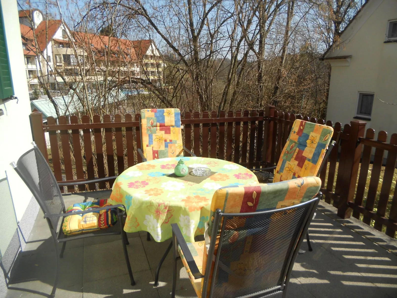 Mit Gemeinschaftspool und Terrasse-Buiten
