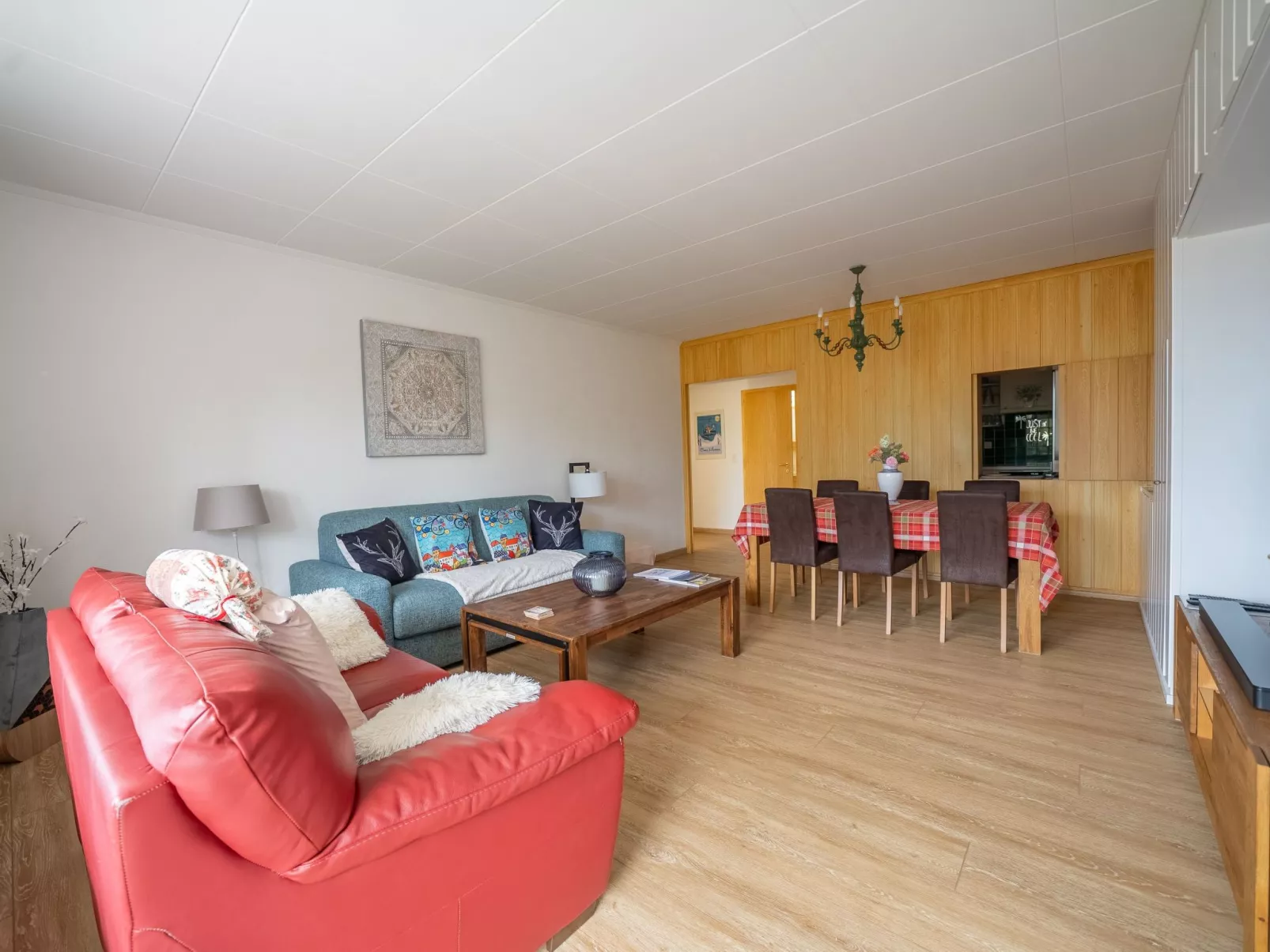 Wohnung mit Blick auf die Berge-Binnen