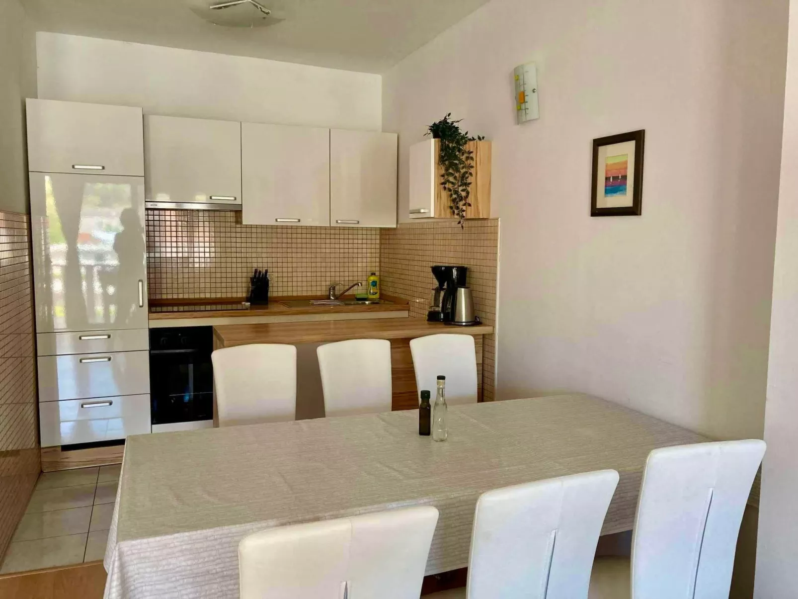 In Povlja mit gemeinschaftlichem Parkplatz-Binnen