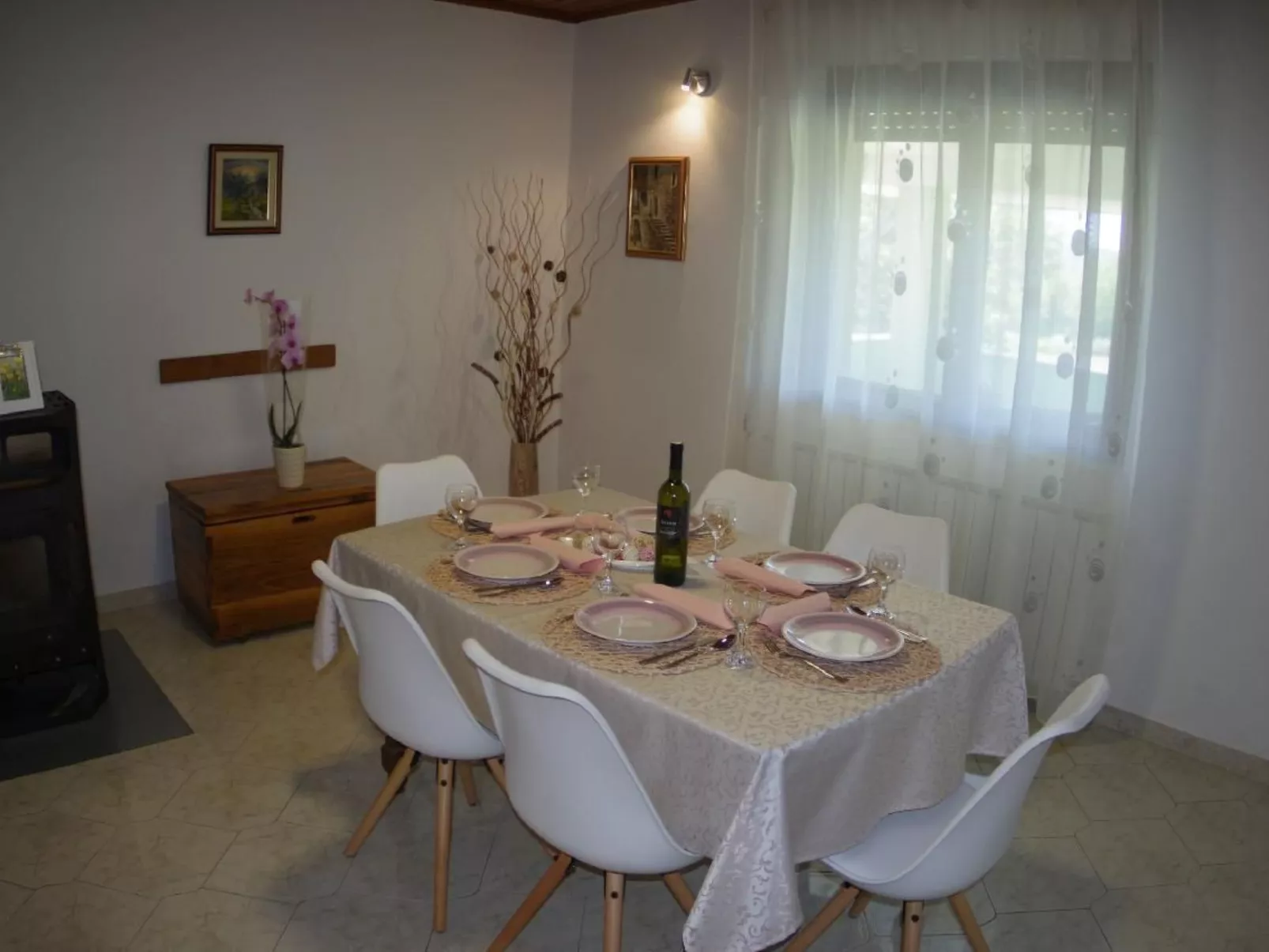 Wohnung mit privatem Pool und herrlicher Aussicht-Binnen