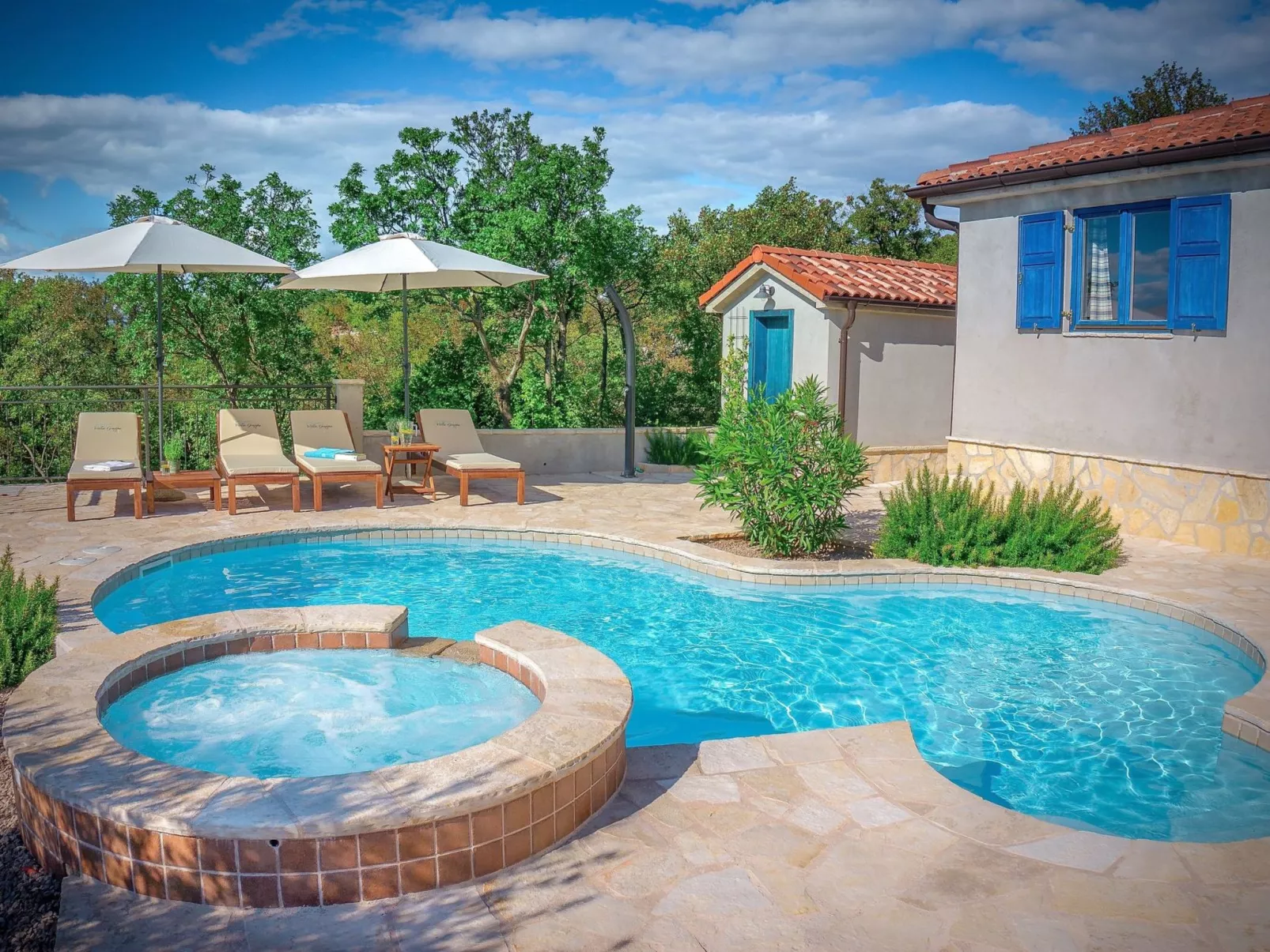 Ferienvilla mit Blick auf das Wasser-Buiten