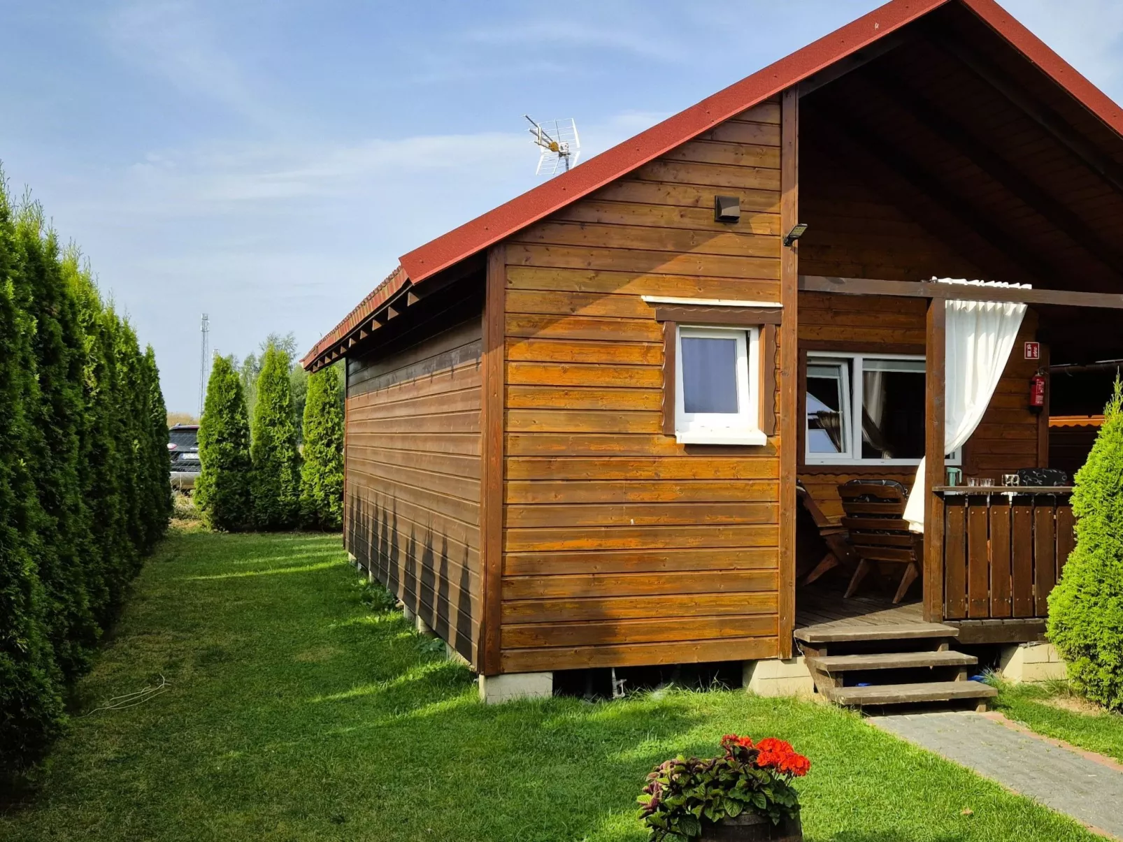 Mit Schwimmbad-Buiten