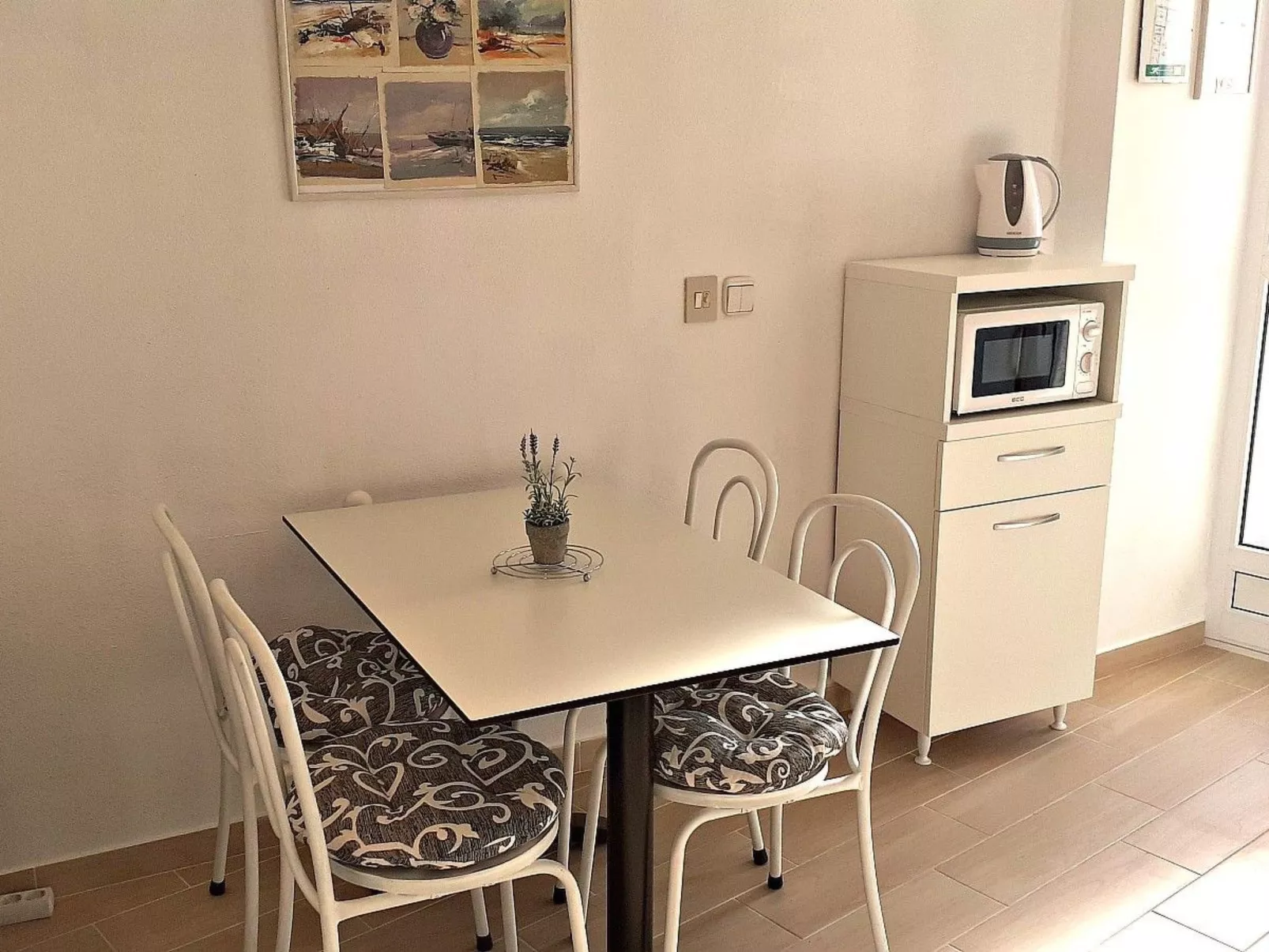 Wohnung mit Balkon und Meerblick in Strandnähe-Binnen