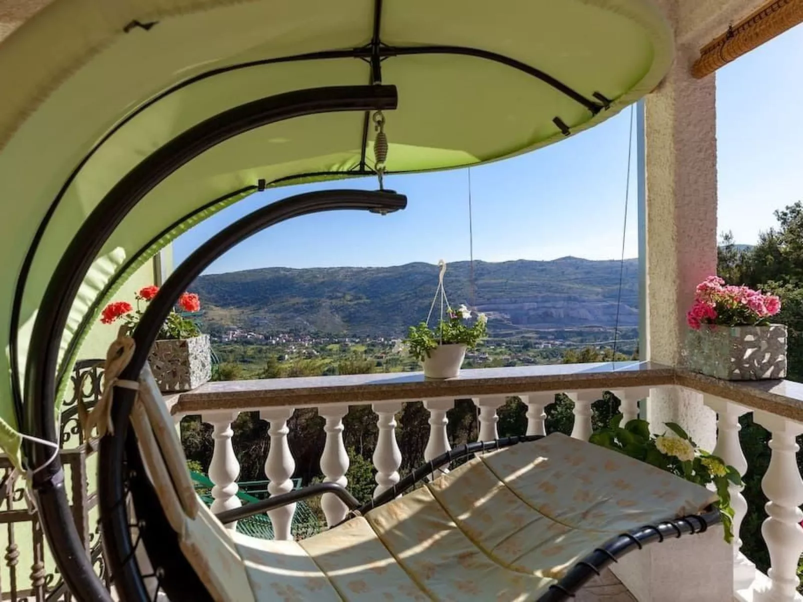 Privatwohnung mit Jacuzzi und Schwimmbad-Buiten