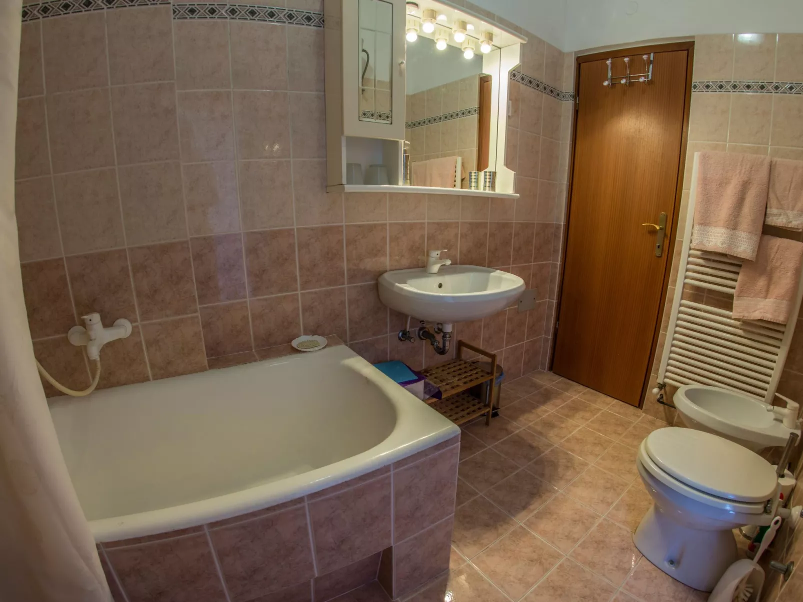 Geräumige Wohnung in der Nähe von Meer und Strand-Binnen