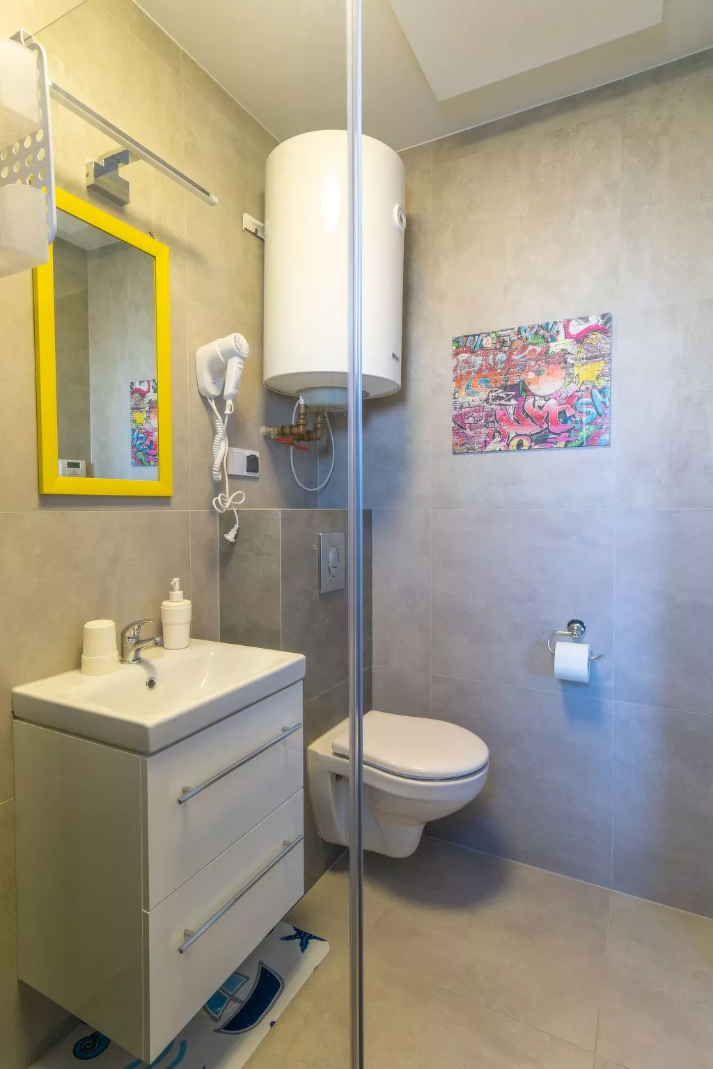 Trebor"-Häuser in einem eingezäunten Gebiet-Binnen