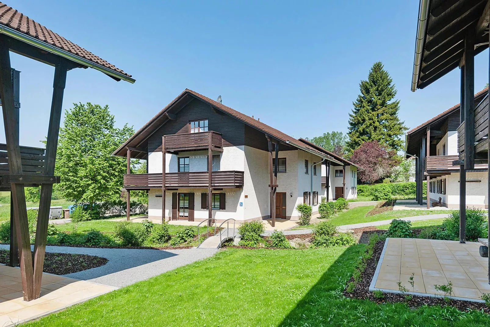 Holiday resort Bäckerwiese Neuschönau-Wohnung OG mit Balkon-Buitenkant zomer