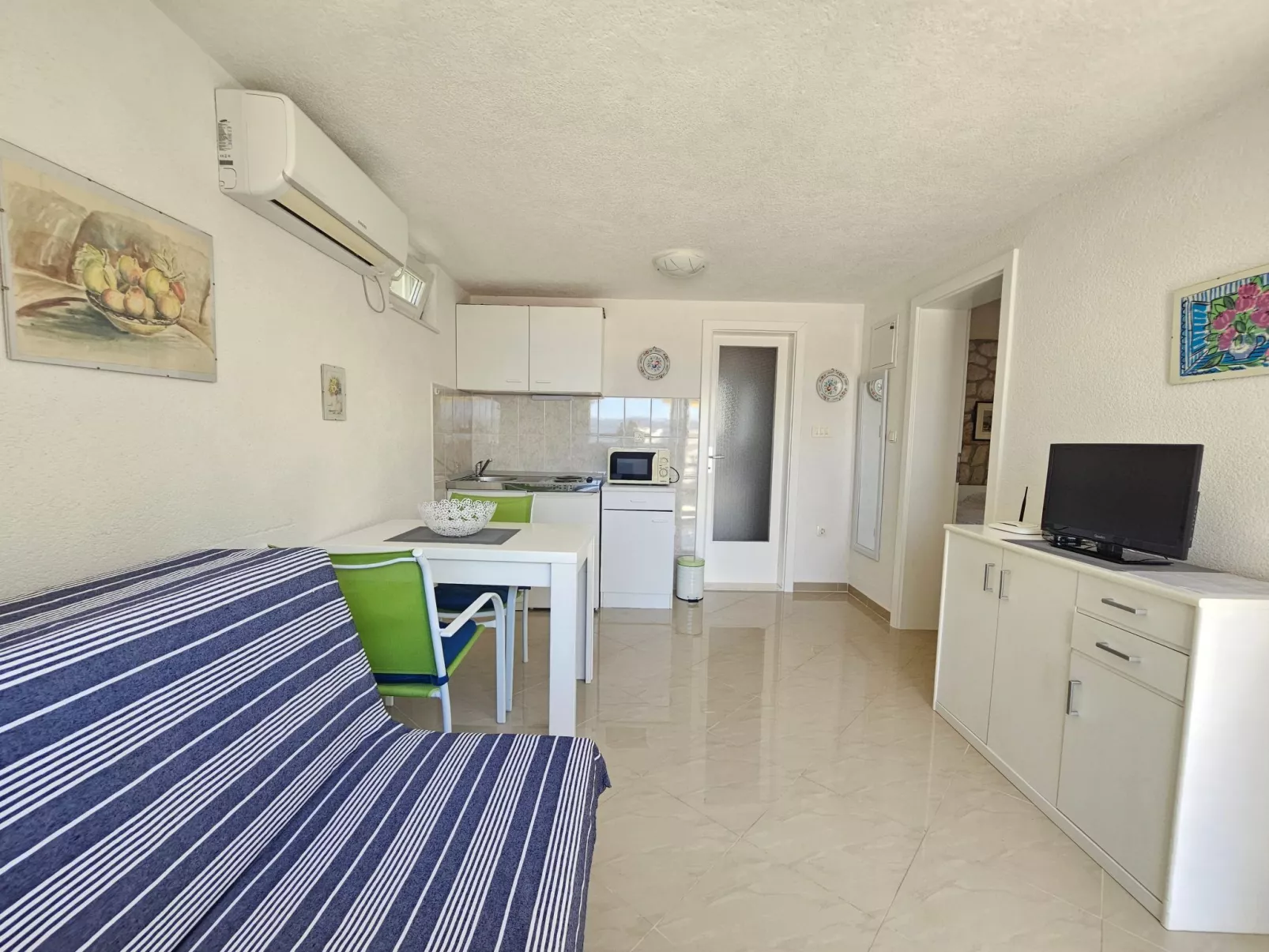 Wohnung mit Terrasse, Grill, Parkplatz-Image-tags.info