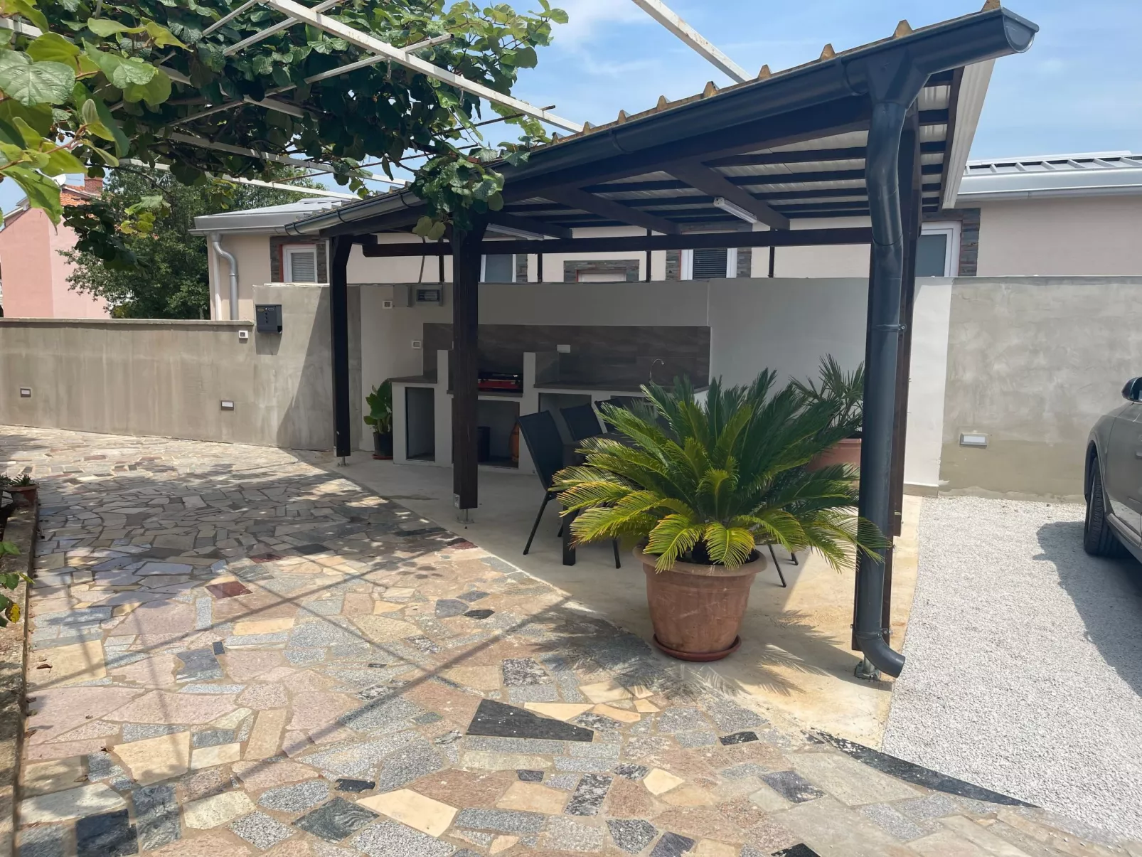 Appartement in Fažana mit Garten und Terrasse-Buiten