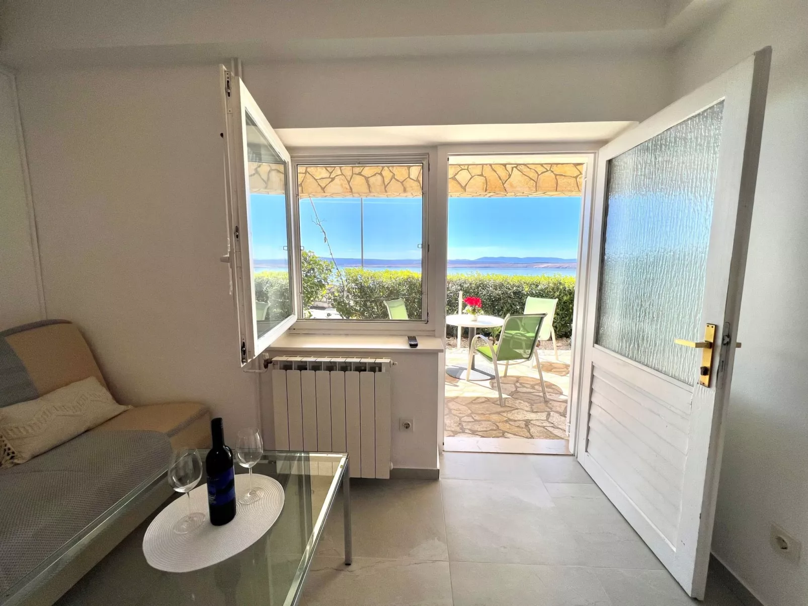 In Dramalj mit Terrasse und Garten und Meerblick-Binnen