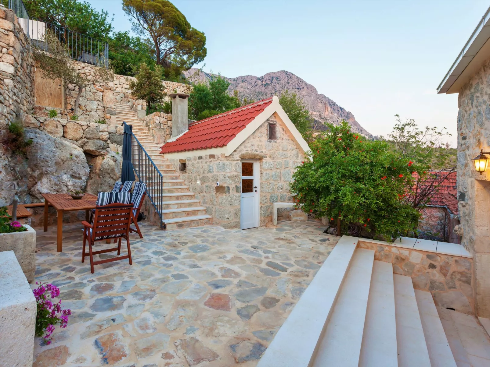Wunderschöne Steinvilla mit tollem Ausblick-Buiten