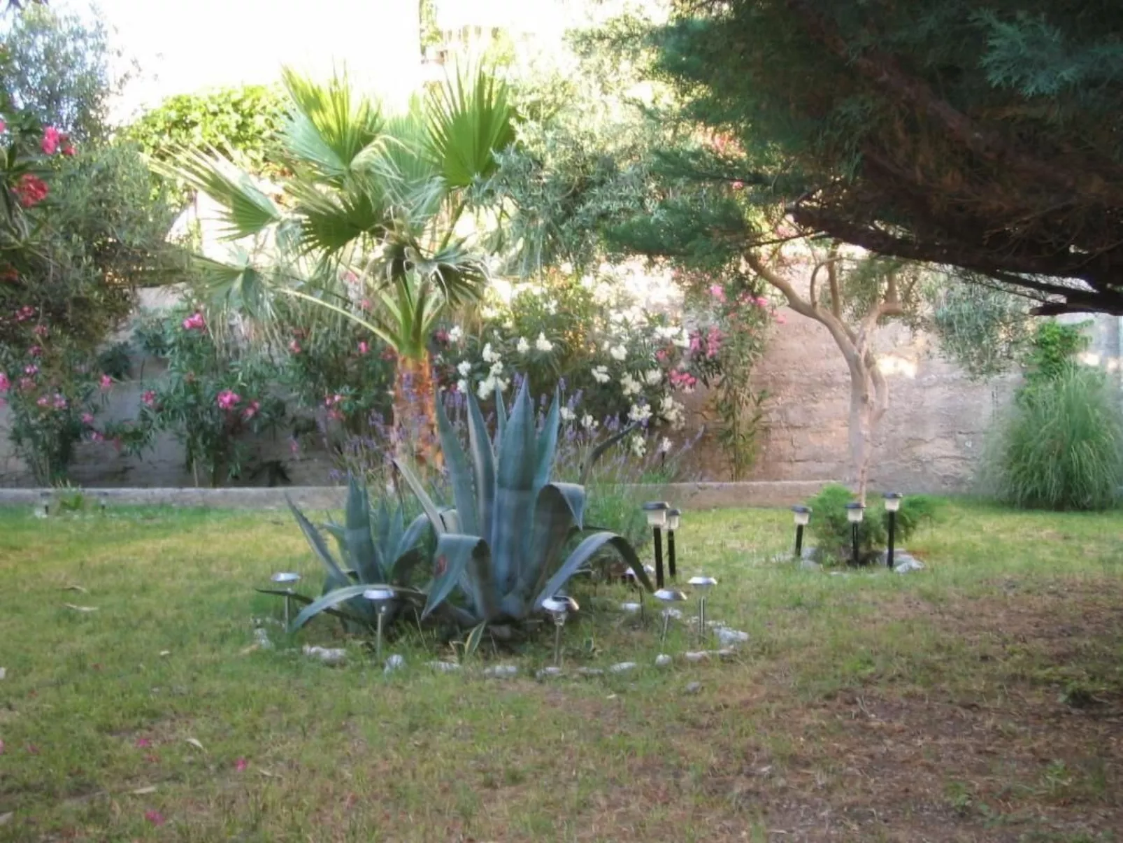 Große Ferienwohnung in Pag mit Privater Terrasse-Buiten