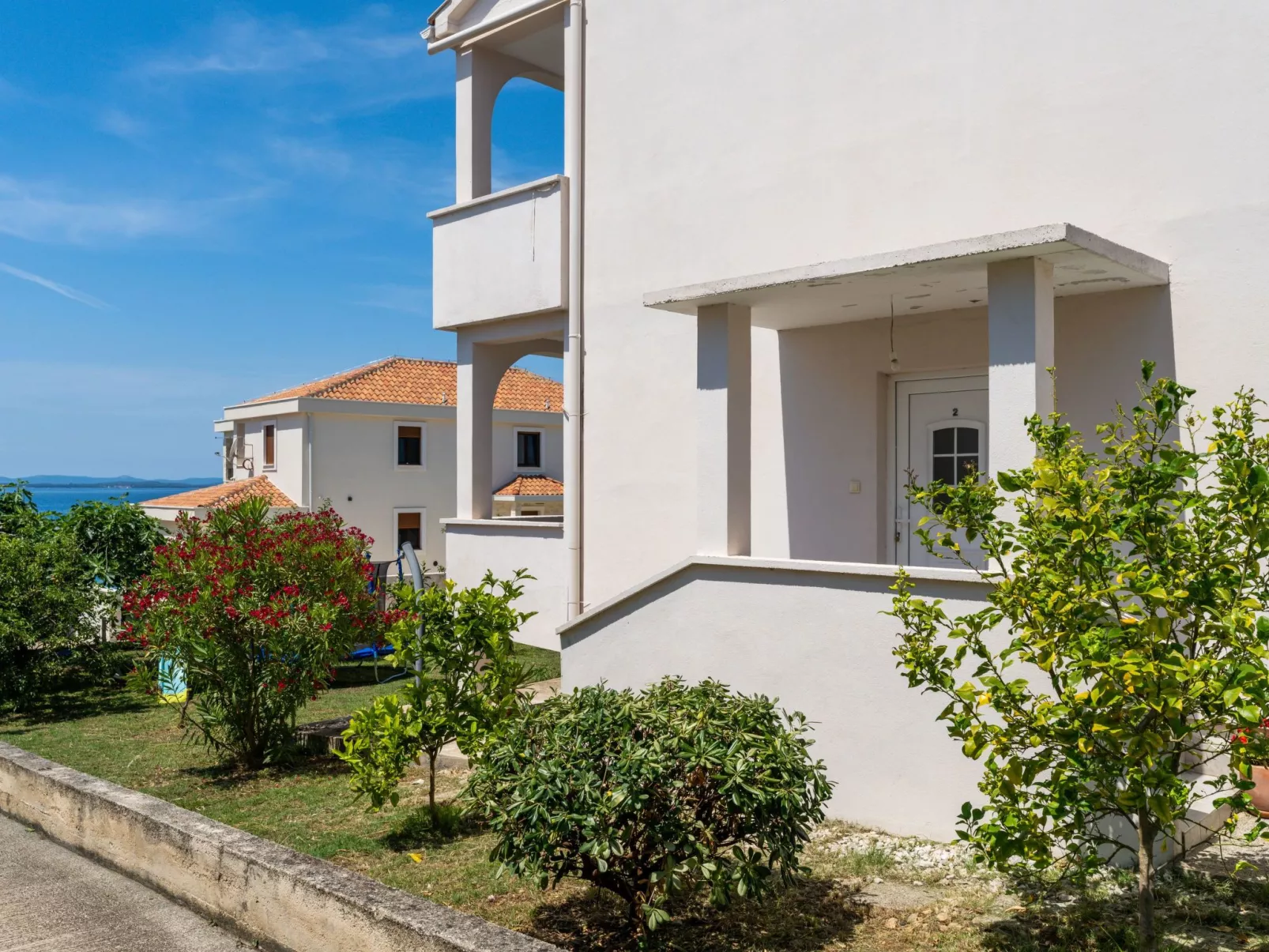 "Lenko 2" mit Blick auf das Wasser-Buiten