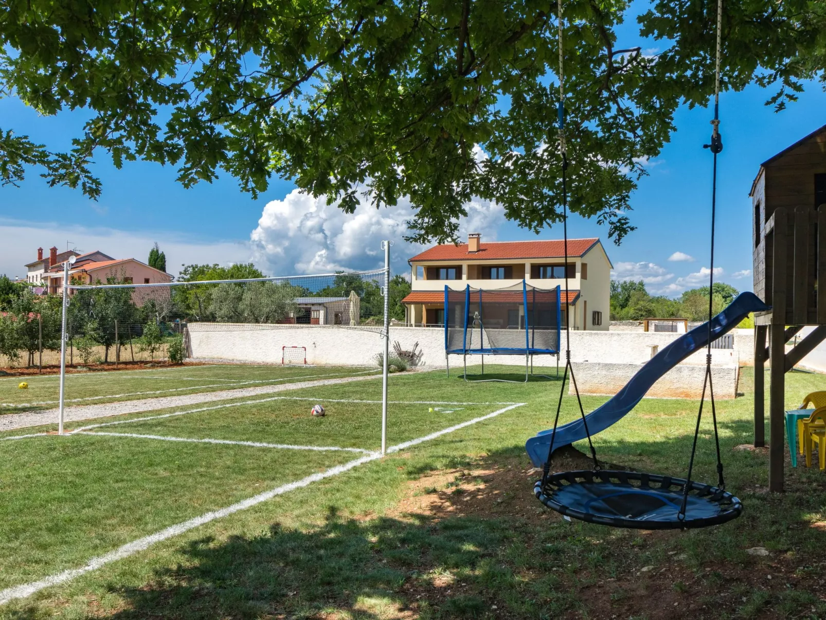 In Juršići mit Privatem Pool-Buiten