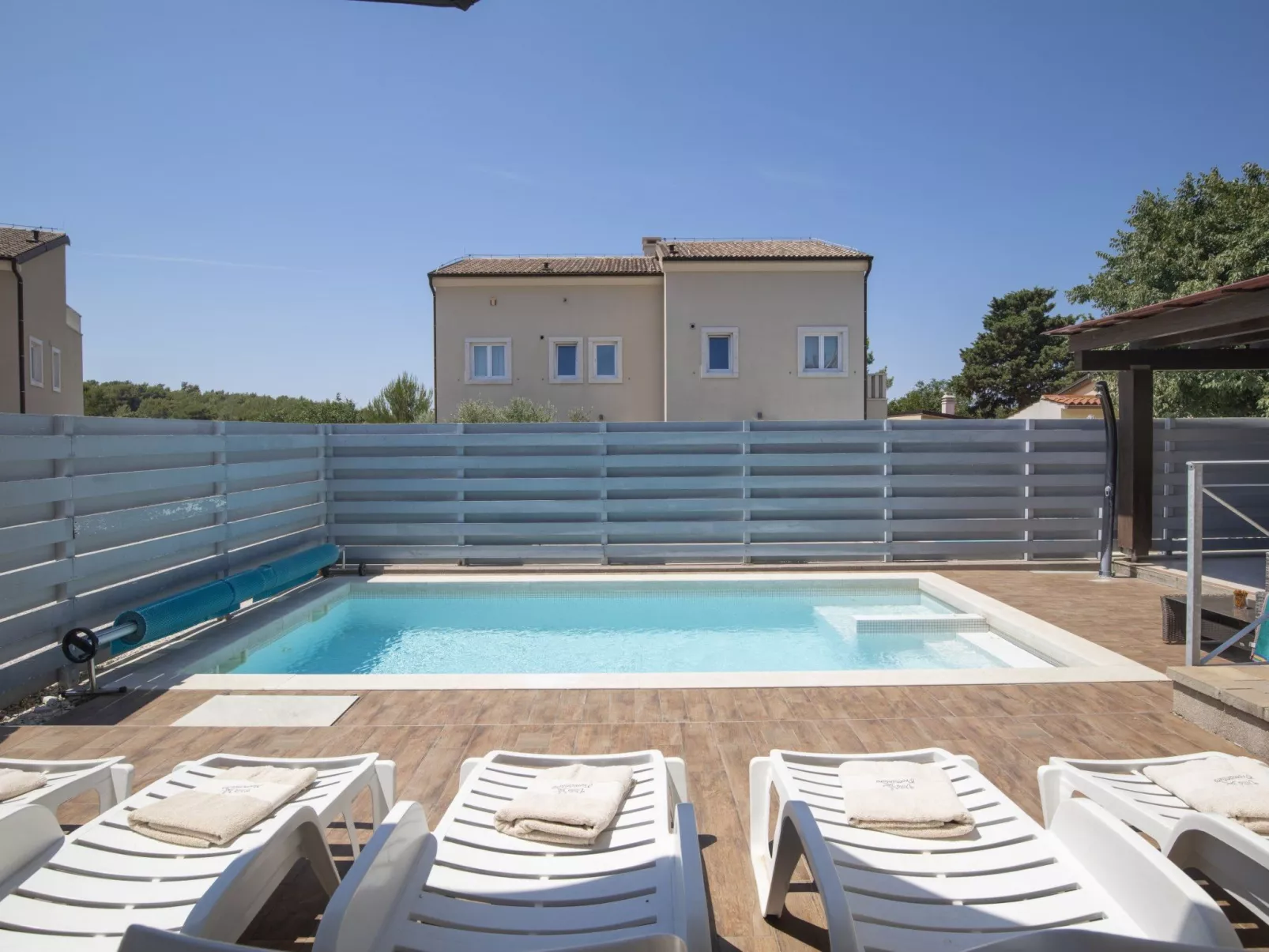 Villa Castagna in Premantura mit Pool und Sauna-Buiten