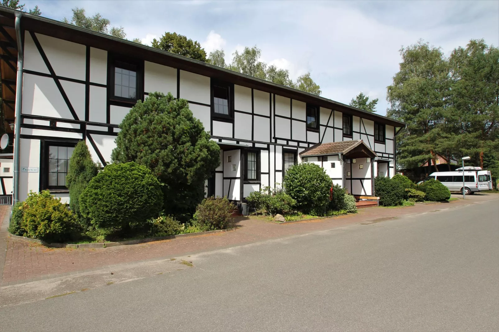Fewo Tessin 2 Pers-Buitenkant zomer