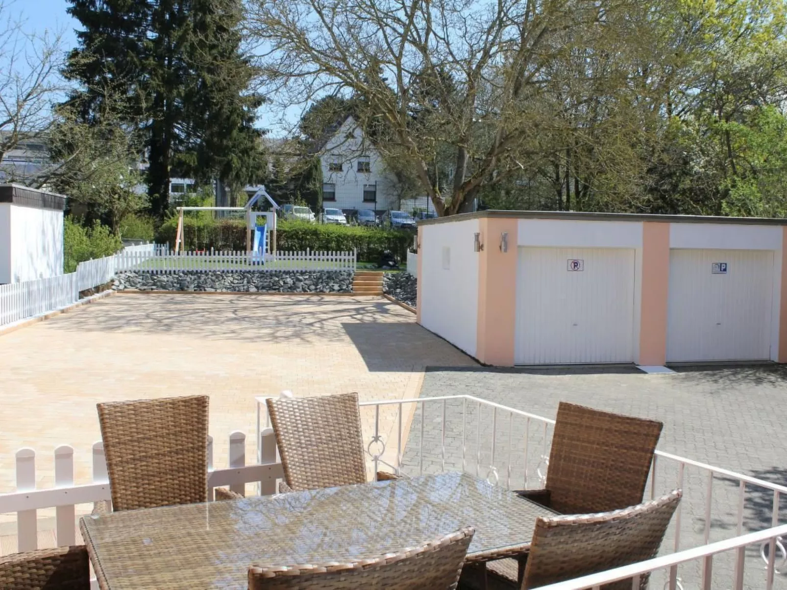 Modernes Ferienhaus in Daun-Image-tags.info