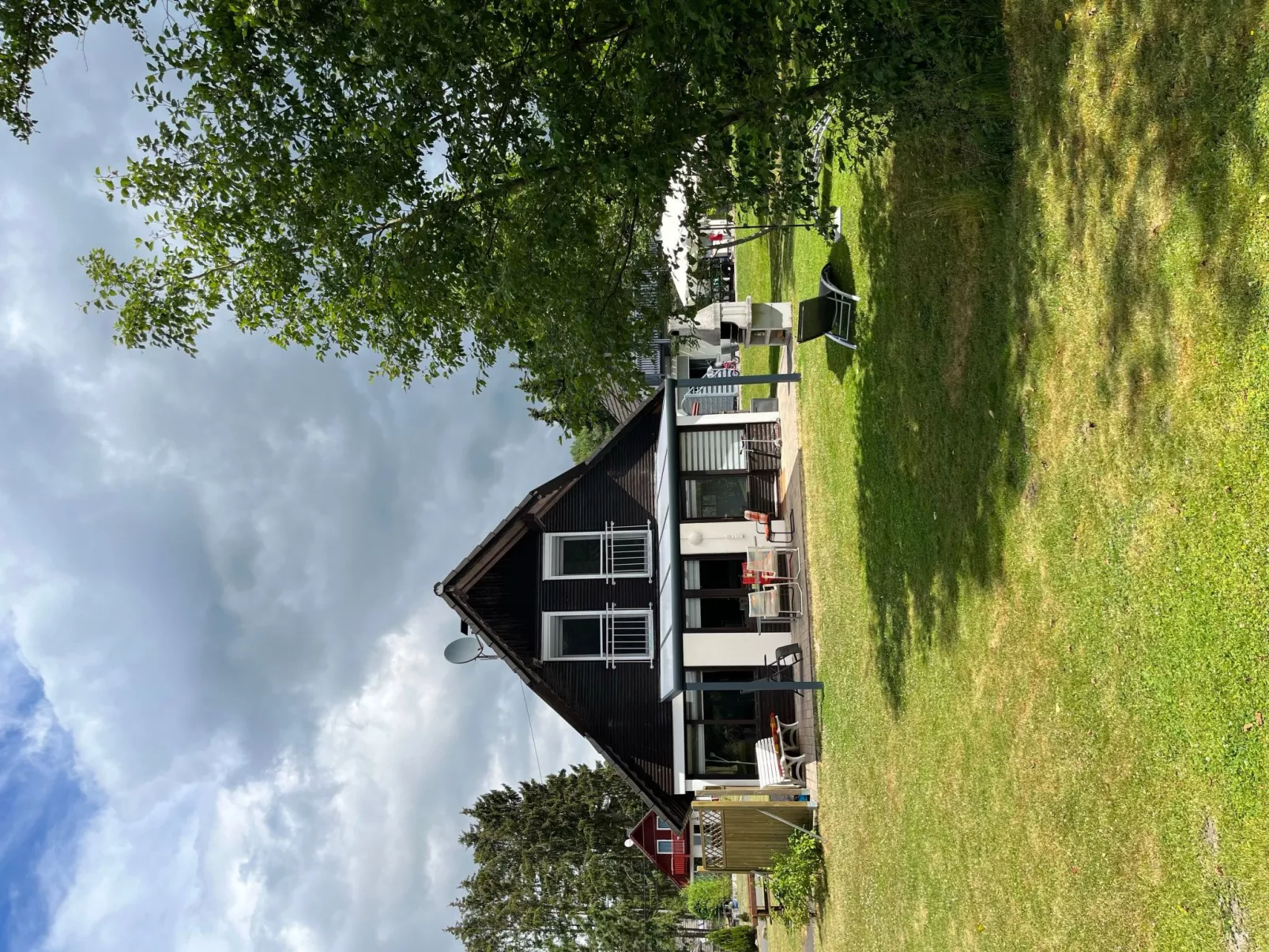 Familienfreundliches Haus mit großer Terrasse-Buiten