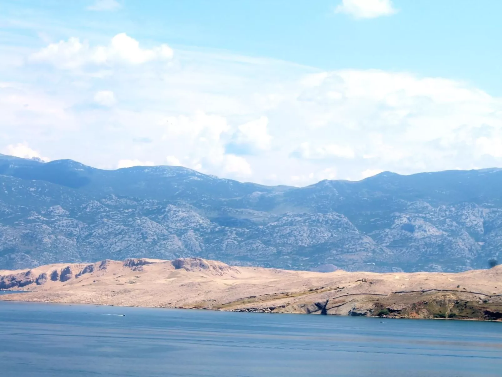 "Gubo2" mit Blick auf das Wasser-Image-tags.info