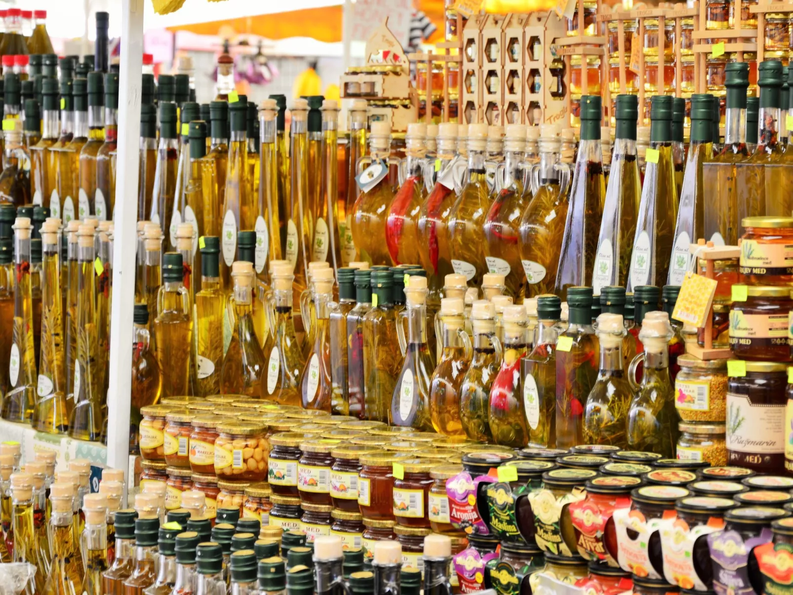 Erdgeschosswohnung mit viel Komfort und Terrasse-Buiten