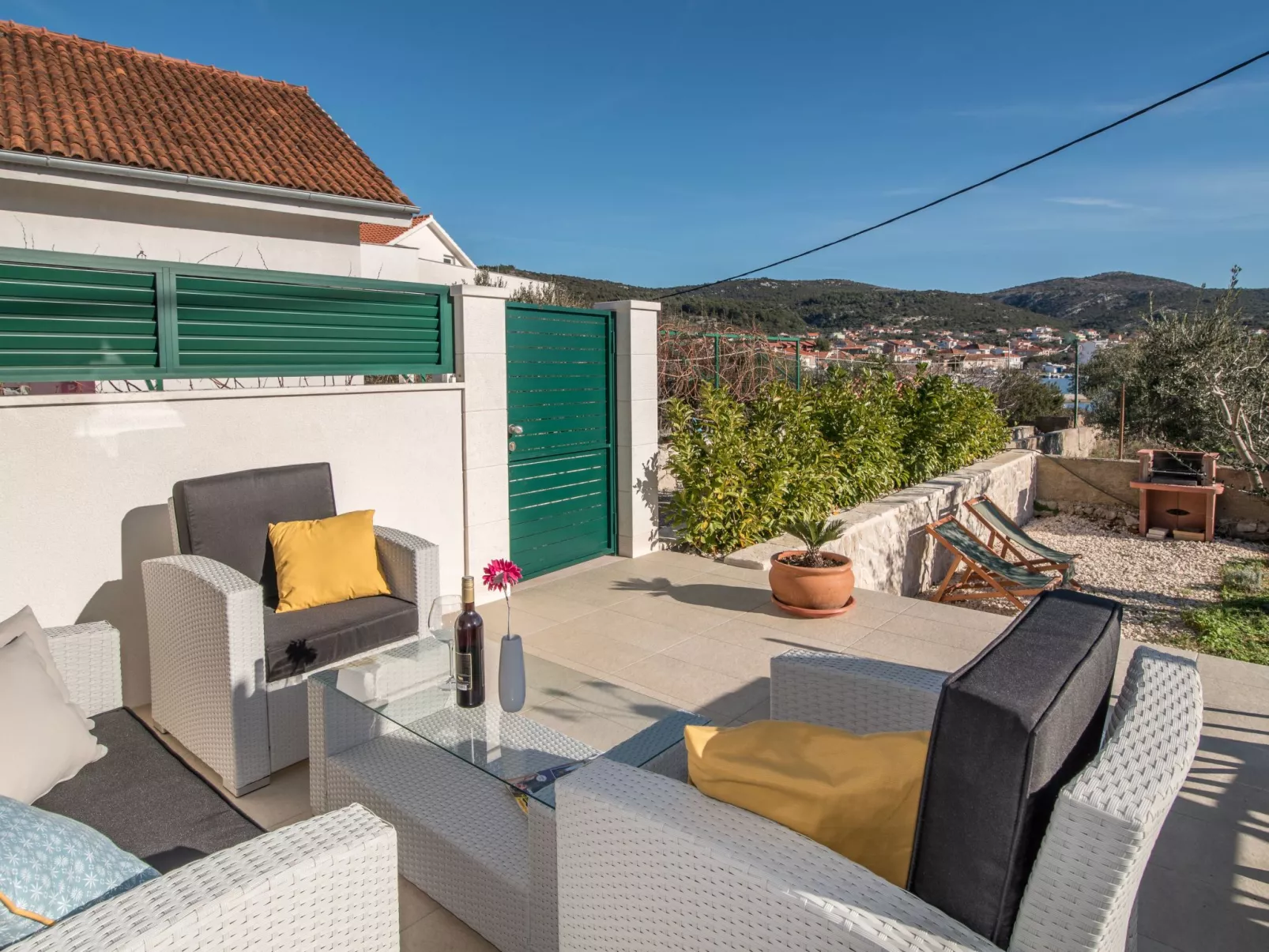 Modernes Ferienhaus mit Terrasse und Meerblick-Binnen