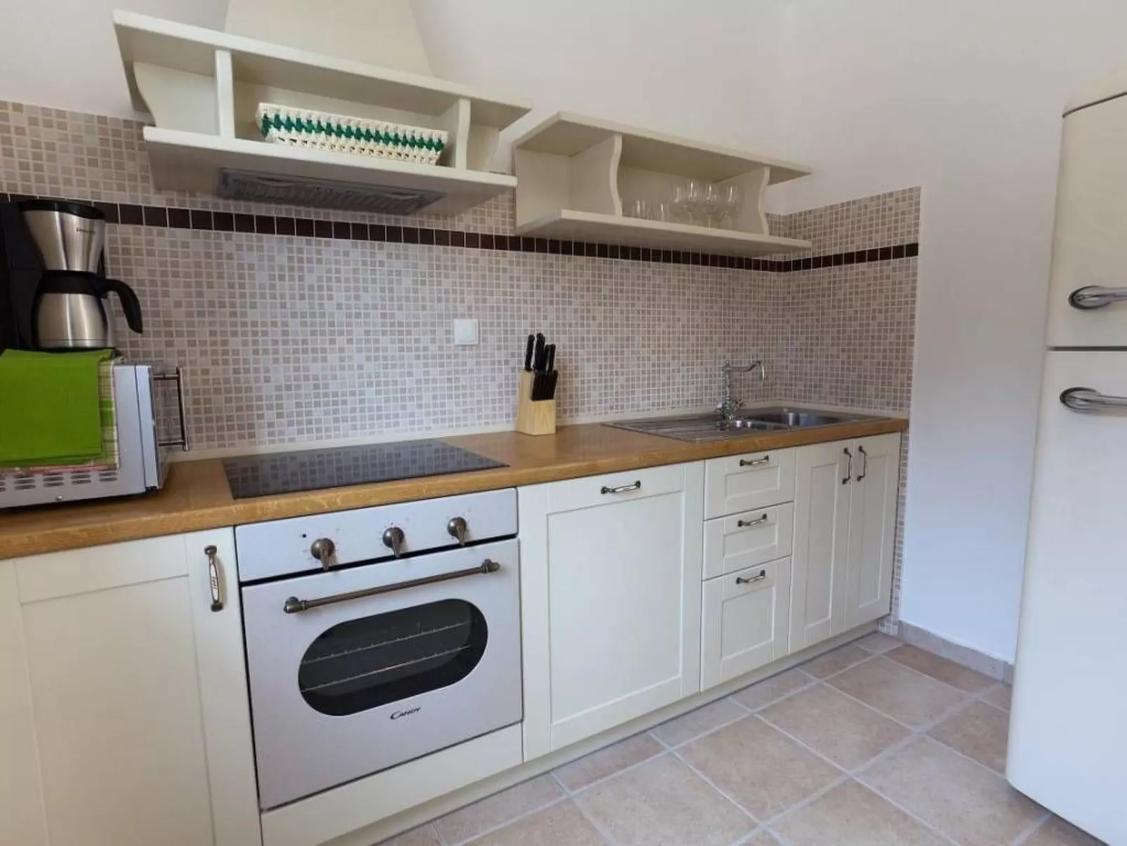 In Kras mit Offenem Kamin-Binnen