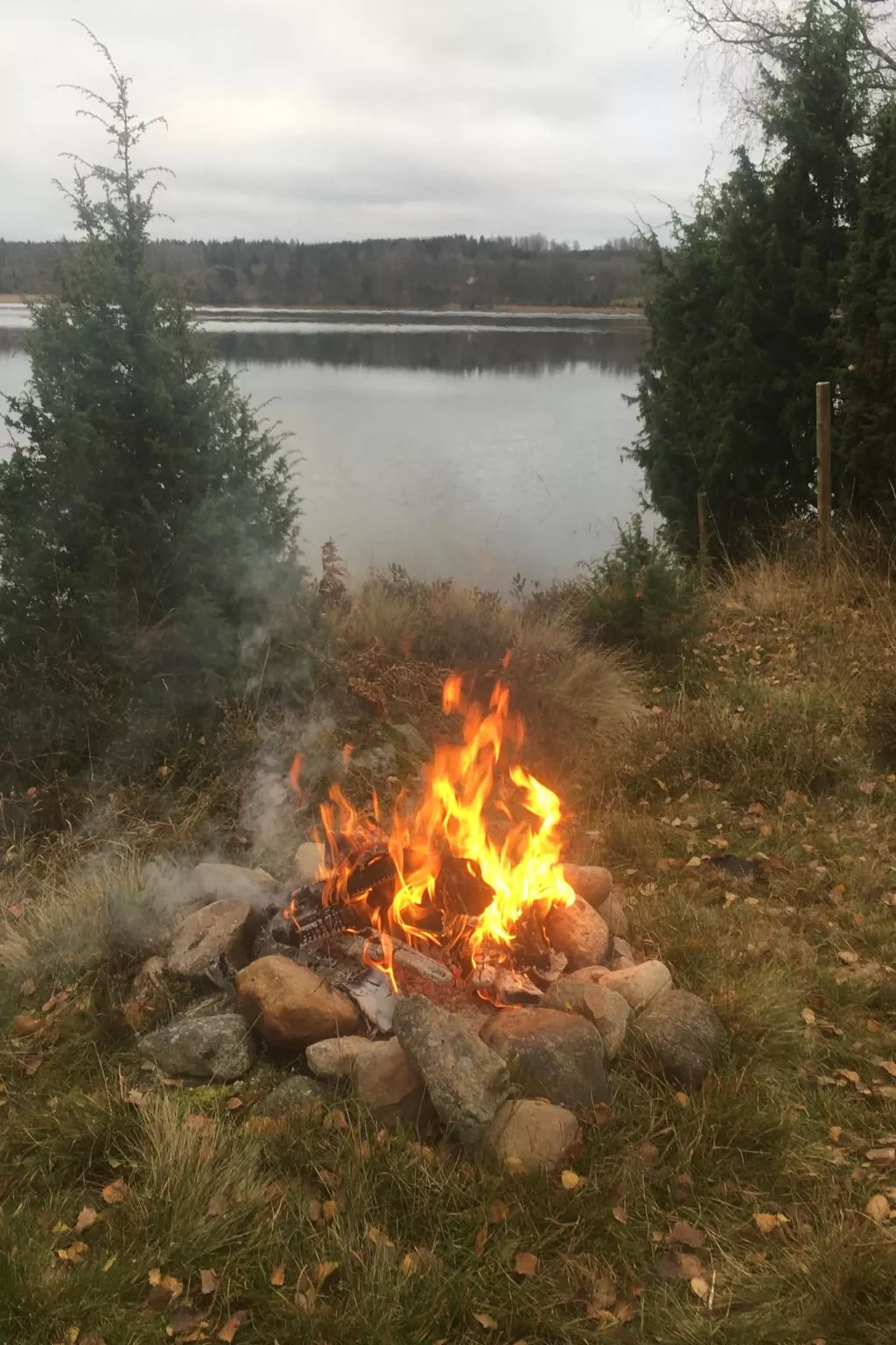Haus mit toller Aussicht an einem schönen See-Image-tags.info