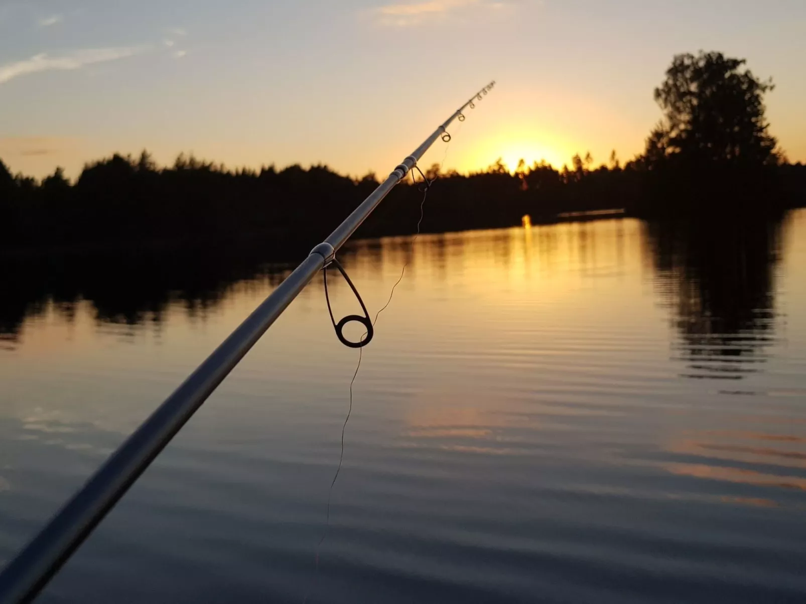 Mit Garten und Holzterrasse am See-Buiten