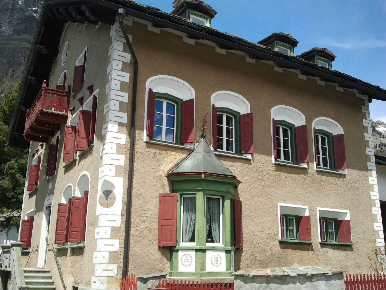 Chesa Lagrev-Schucan-Buiten