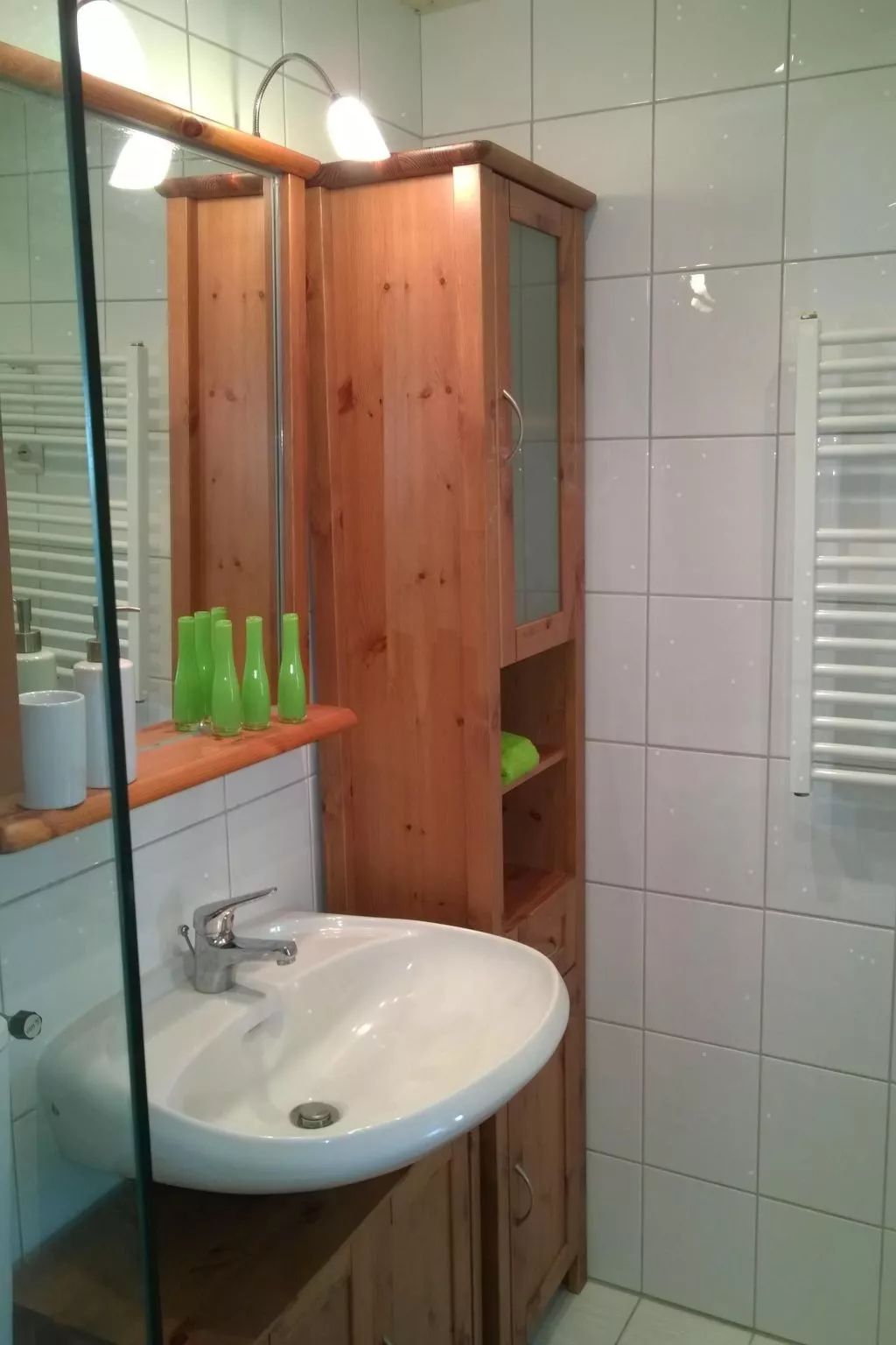 Gemütliches Vier-Personen-Bungalow mit Überdachung-Binnen