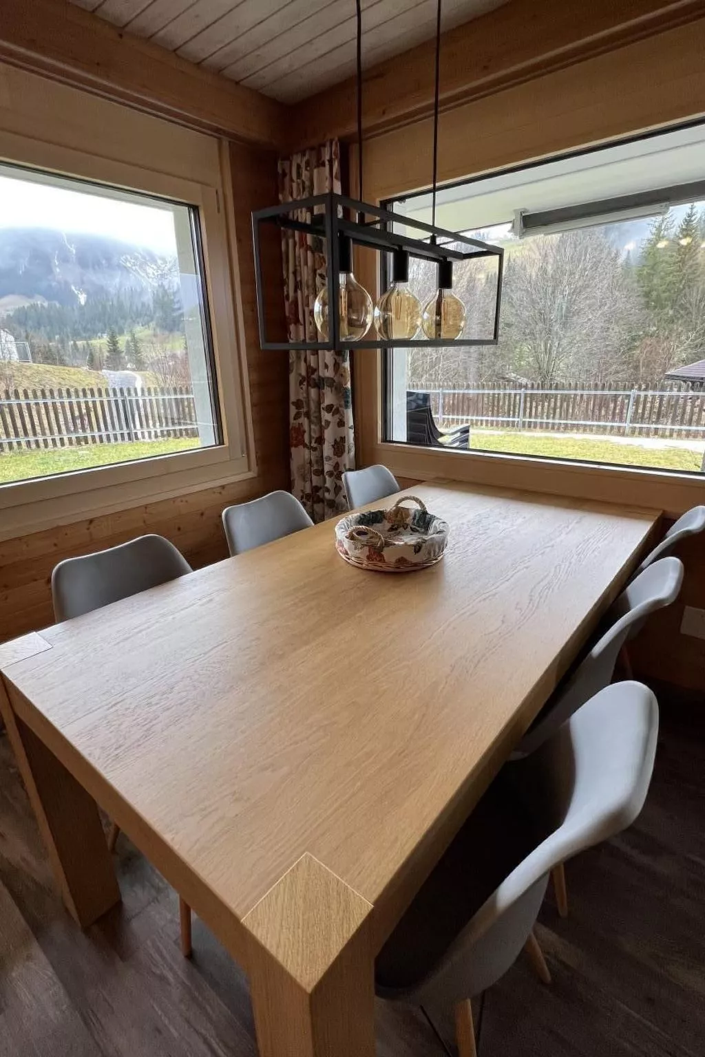 Berg-Ferienwohnung  im Chalet  Zirbeli-Image-tags.info