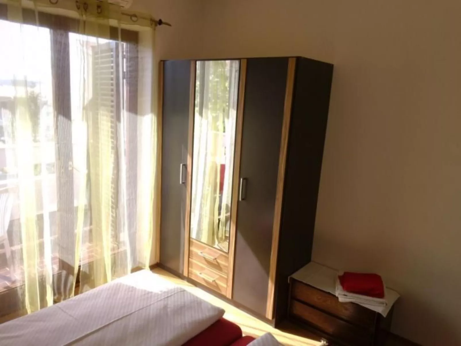 Wohnung Nr. 1 mit 2 Schlafzimmern und 2 Balkonen im 1. Obergeschoss-Image-tags.info