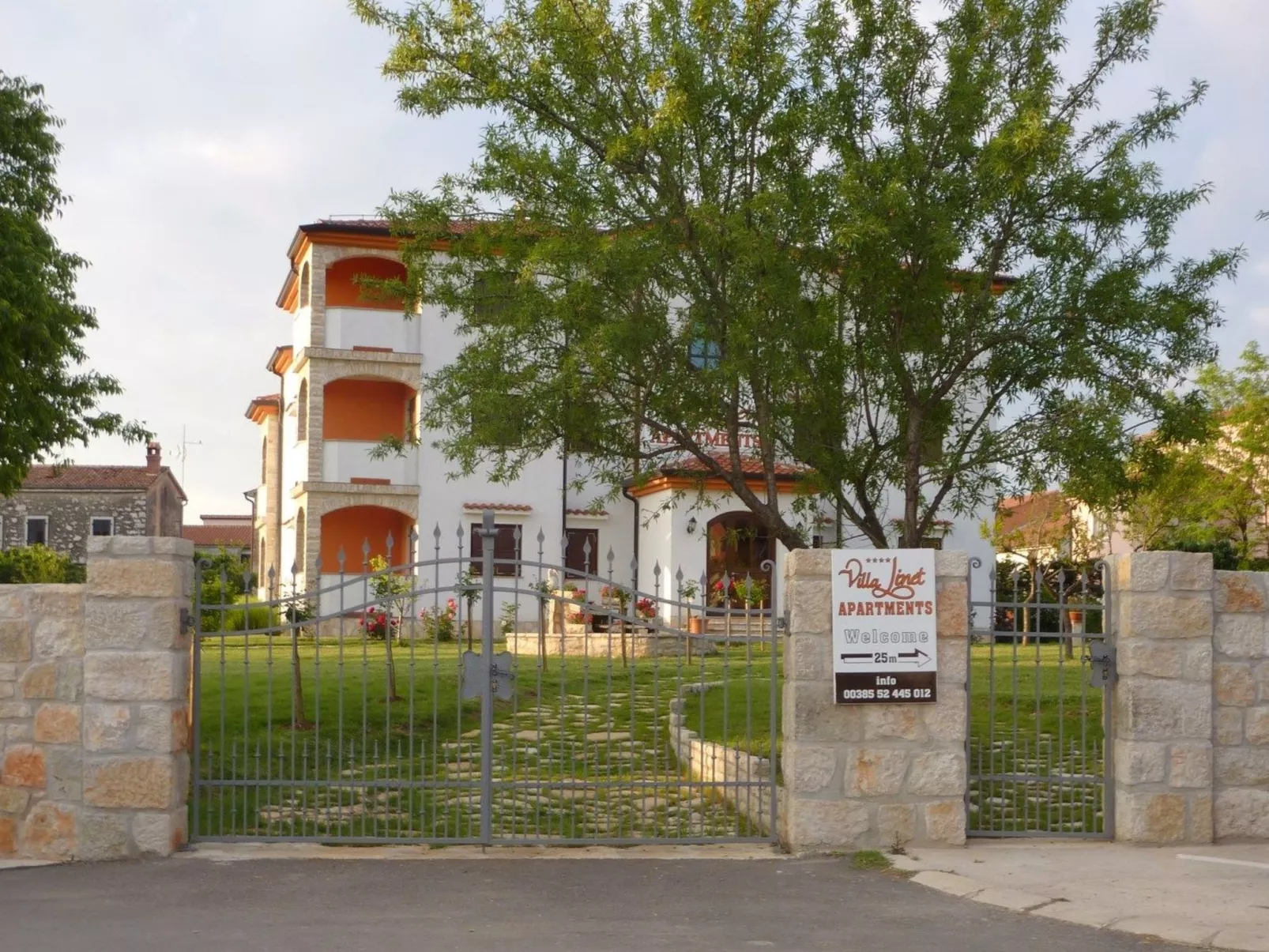 Villa Linet 8.-Buiten