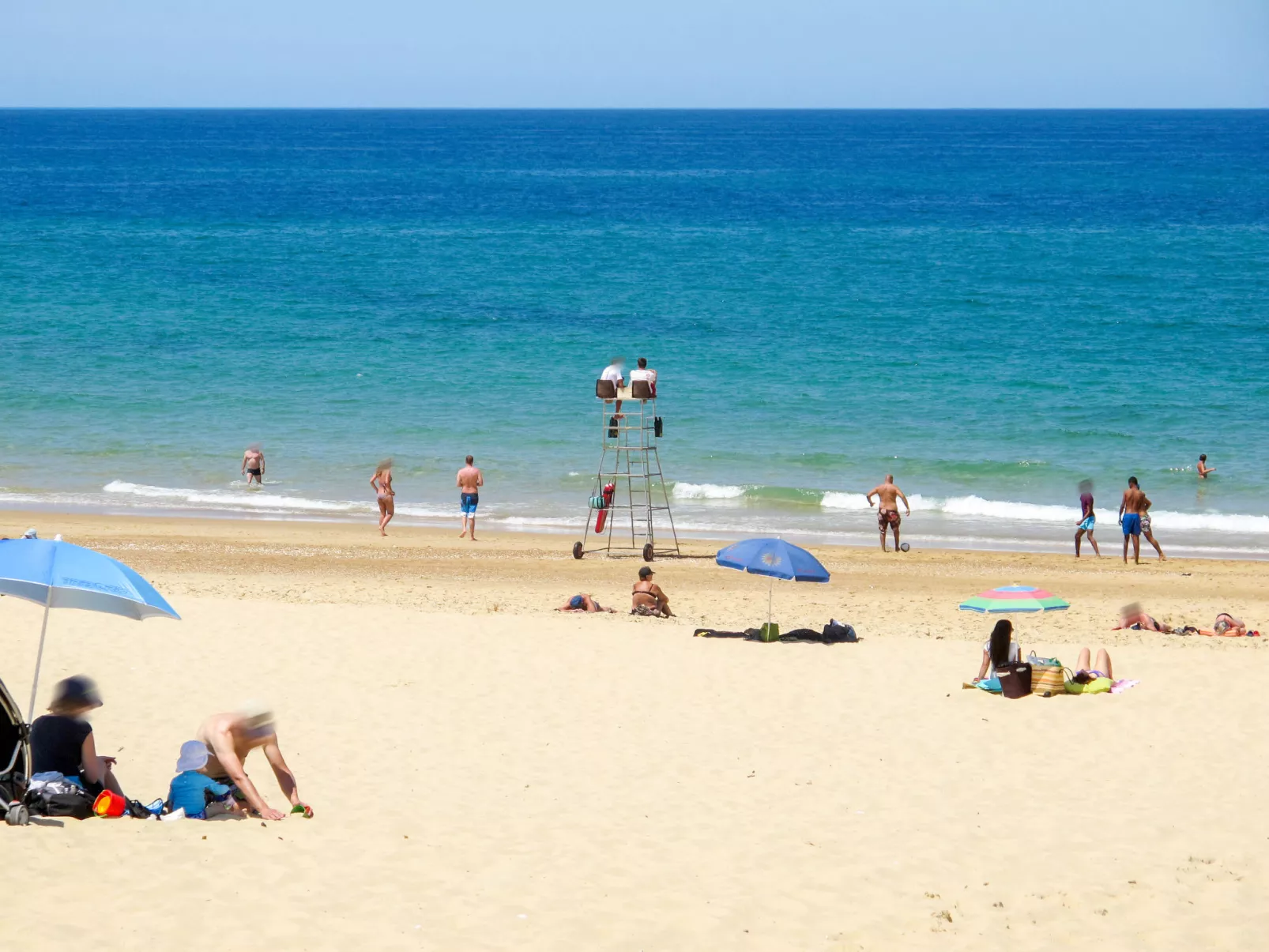 Haus am Meer, die Füße im Sand-Omgeving