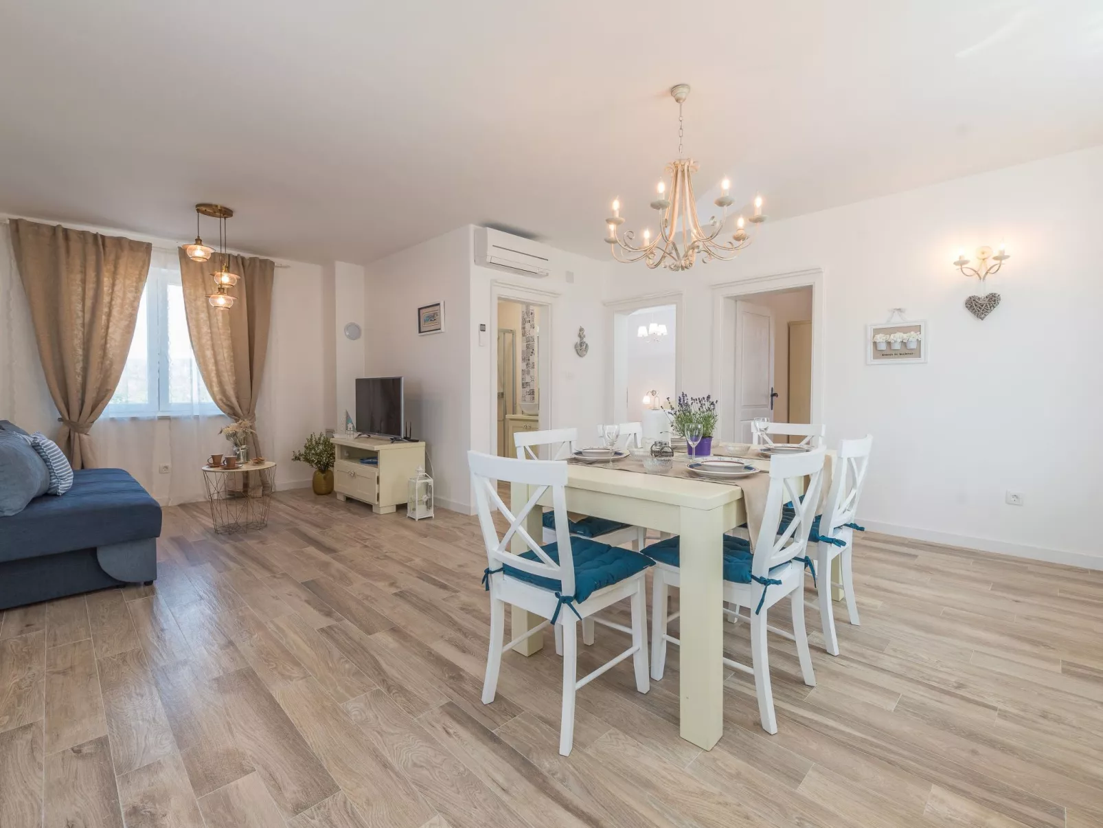 "Ivana" mit Blick auf das Wasser-Binnen