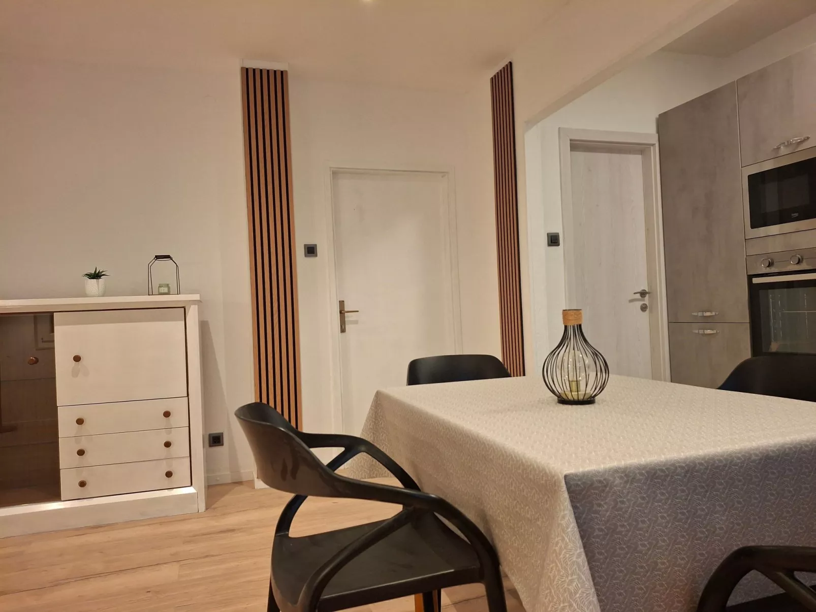 Mit Blick auf das Wasser-Binnen