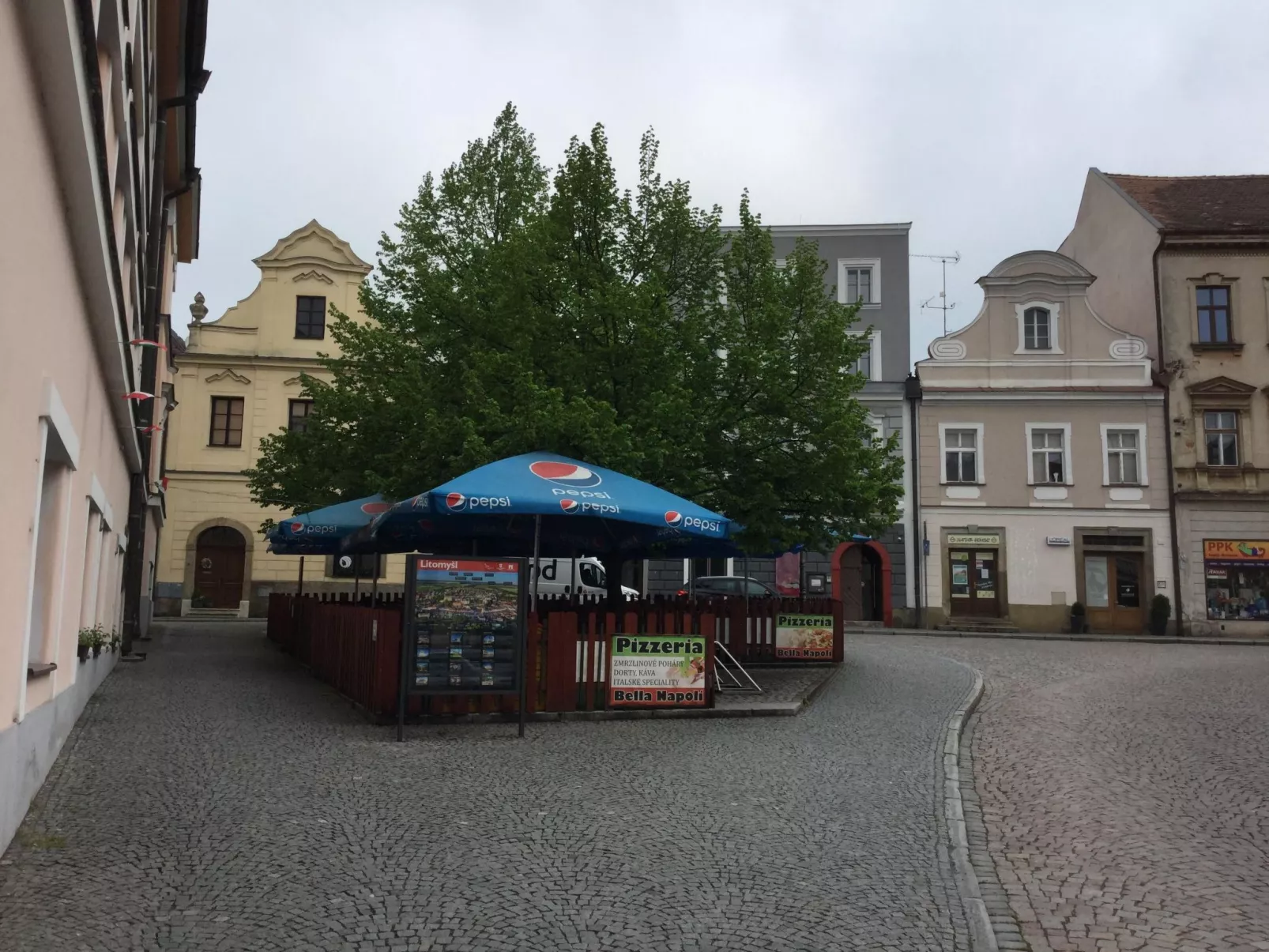 Wohnung auf einem eingezäunten Grundstück-Buiten