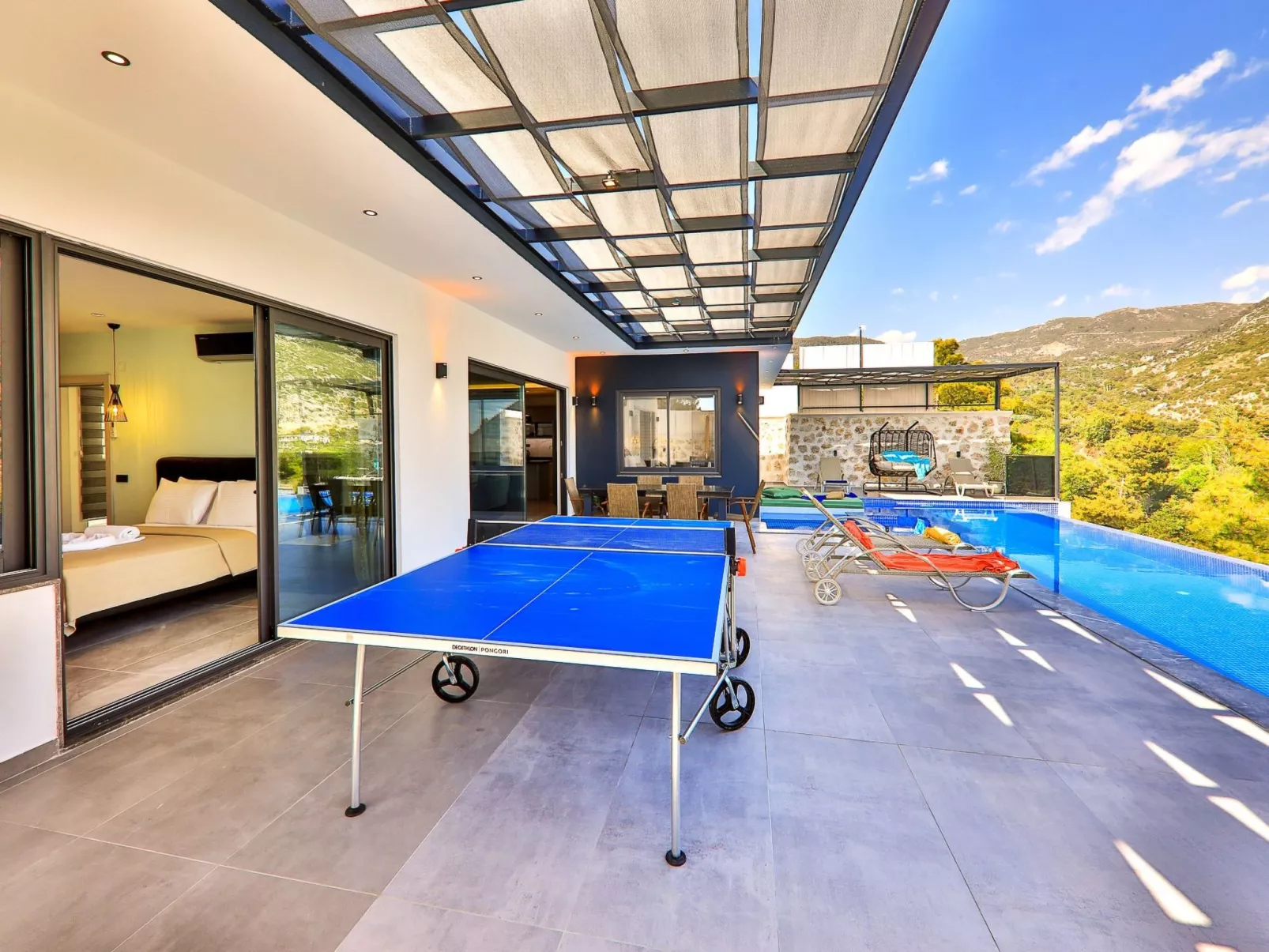 Mediterranean 2-Binnen