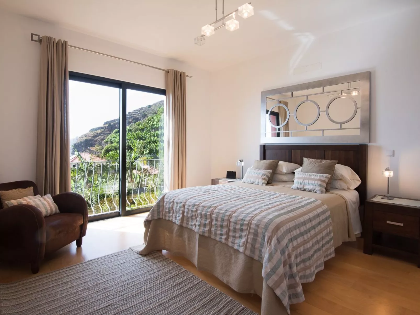 Ferienvilla mit Infinity Pool-Binnen