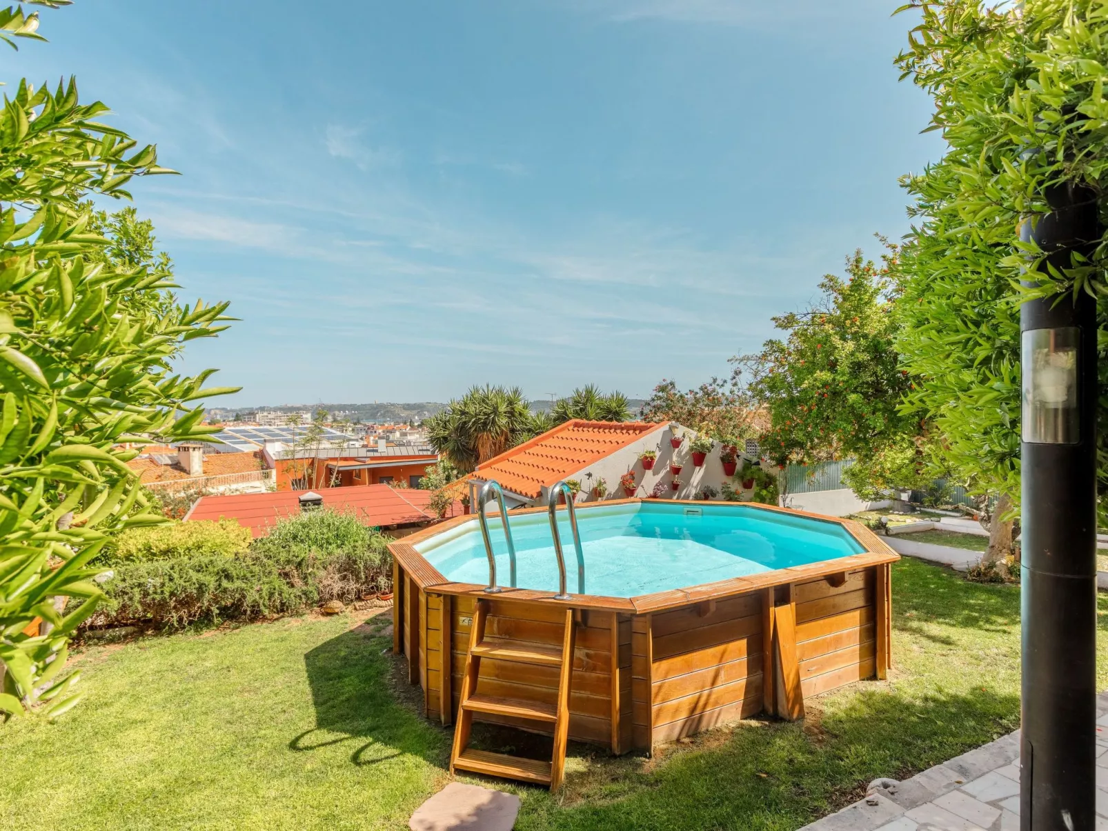 In Algés mit Kleinem gemeinsamem Pool - Buiten