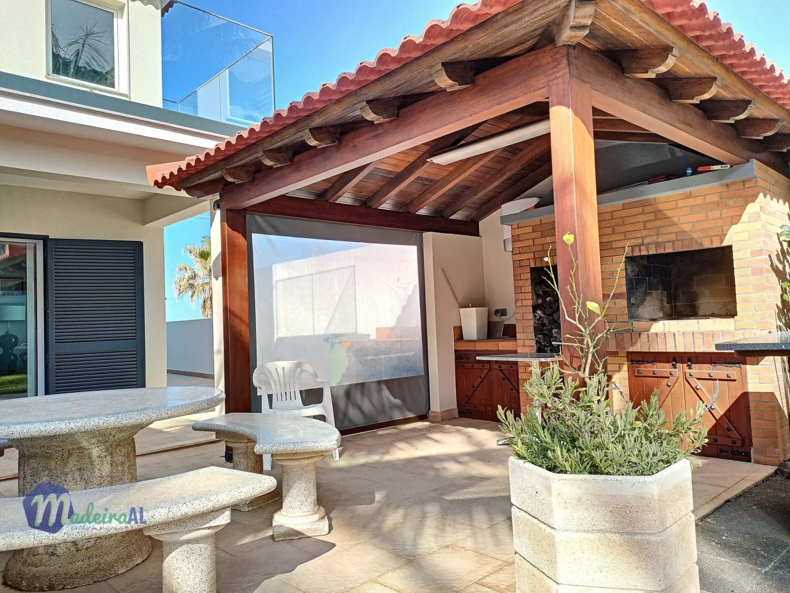 PEARLS BEACH VILLA-Buiten