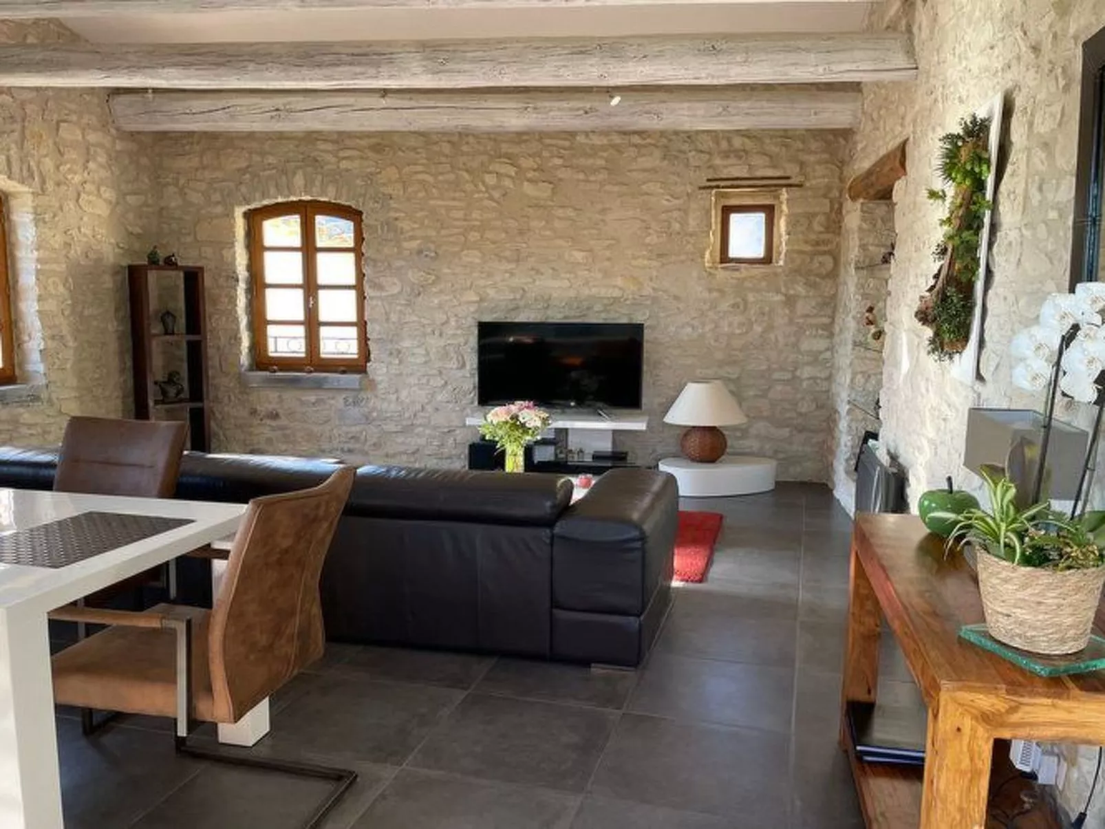 Domäne "Pavillon Timéo" mit Infinity-Pool-Binnen