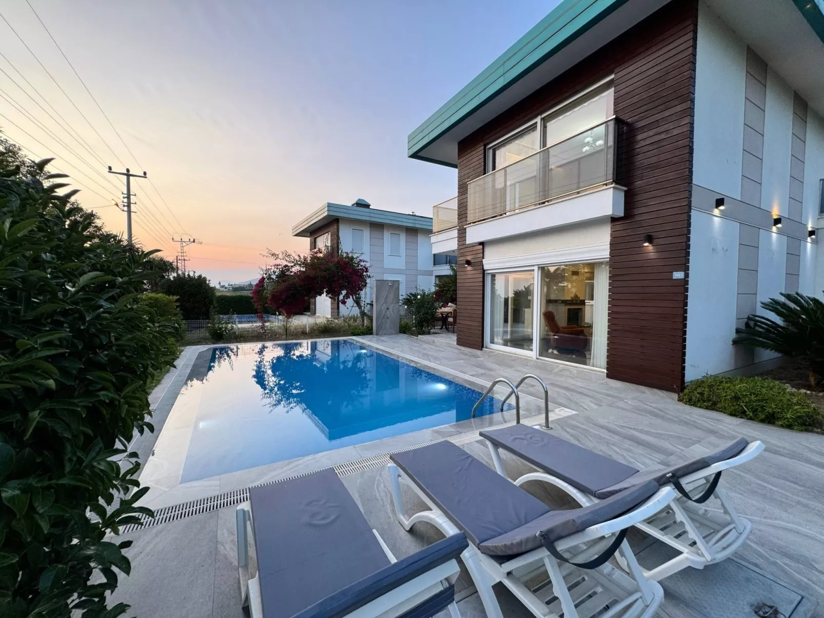 Genießen Sie Ihre sonnige Reise mit "NarVilla"-Image-tags.info