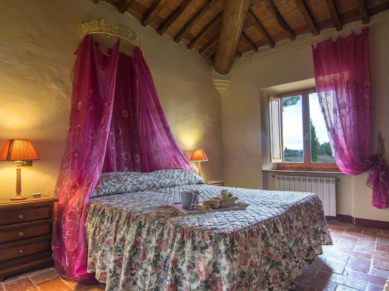 Rosa castellett' Wohnung mit Pool-Binnen