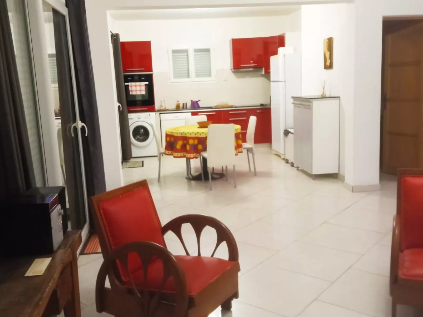 La petite maison sous les pinins-innenpool-Binnen