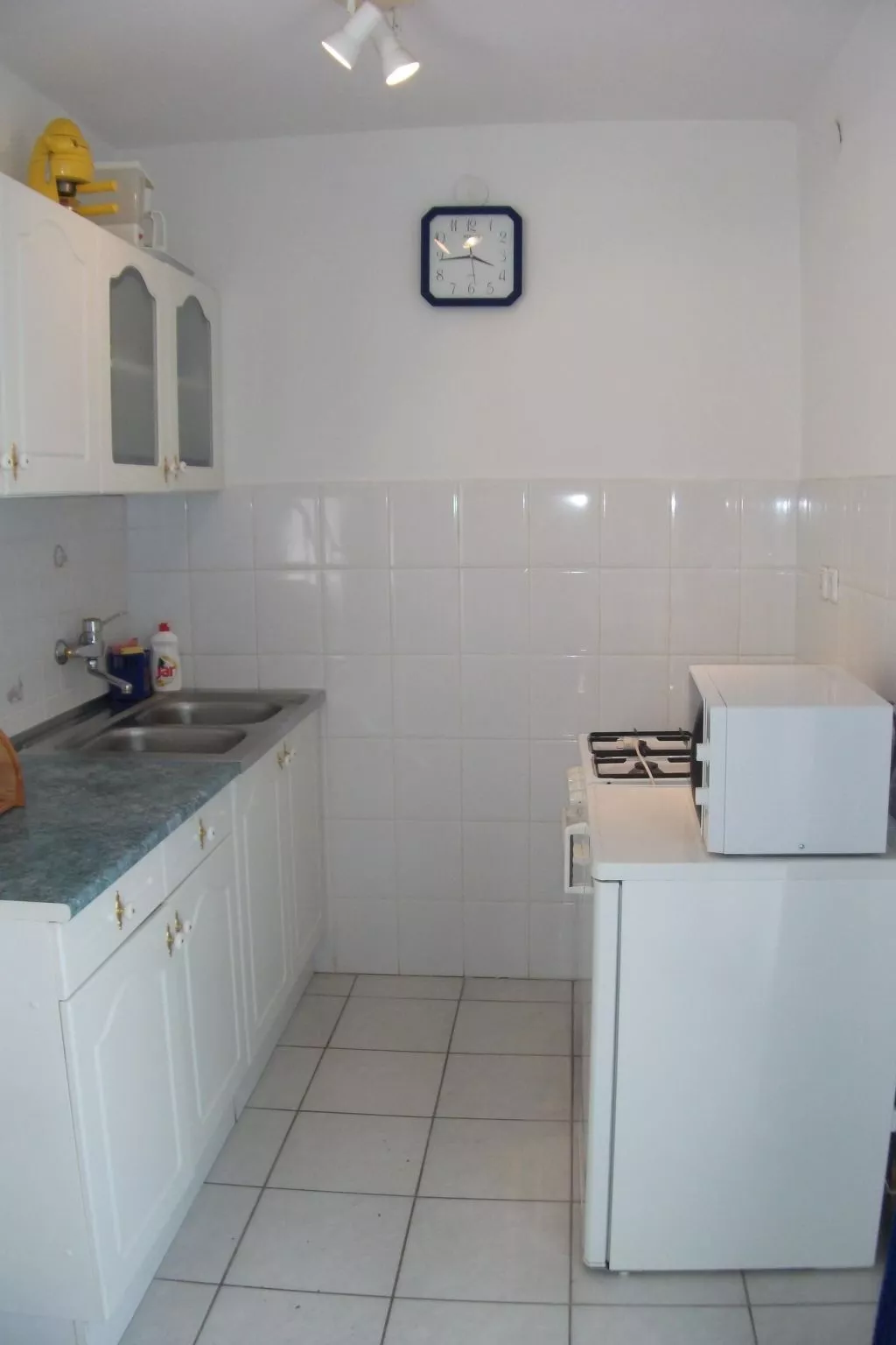 Mit Terrassen, Balkonen sowie Parkplatz