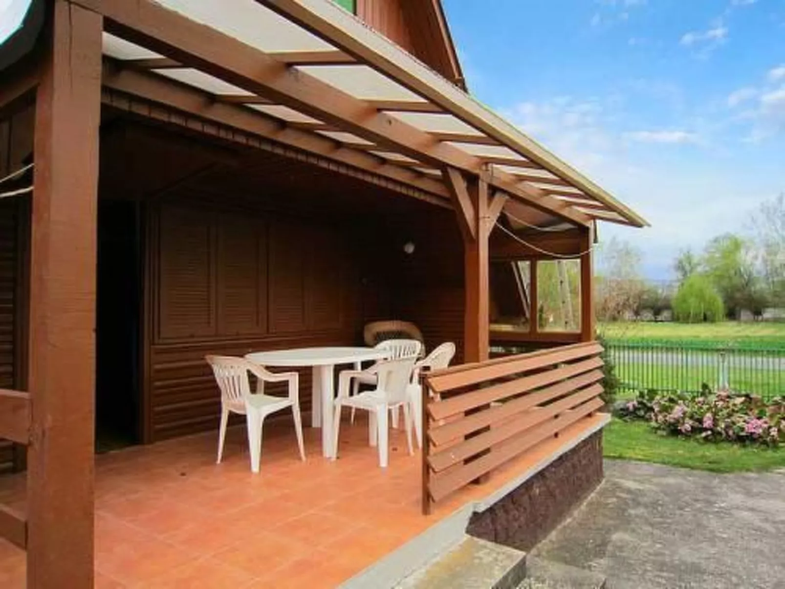 Appartement mit Terrasse-Image-tags.info