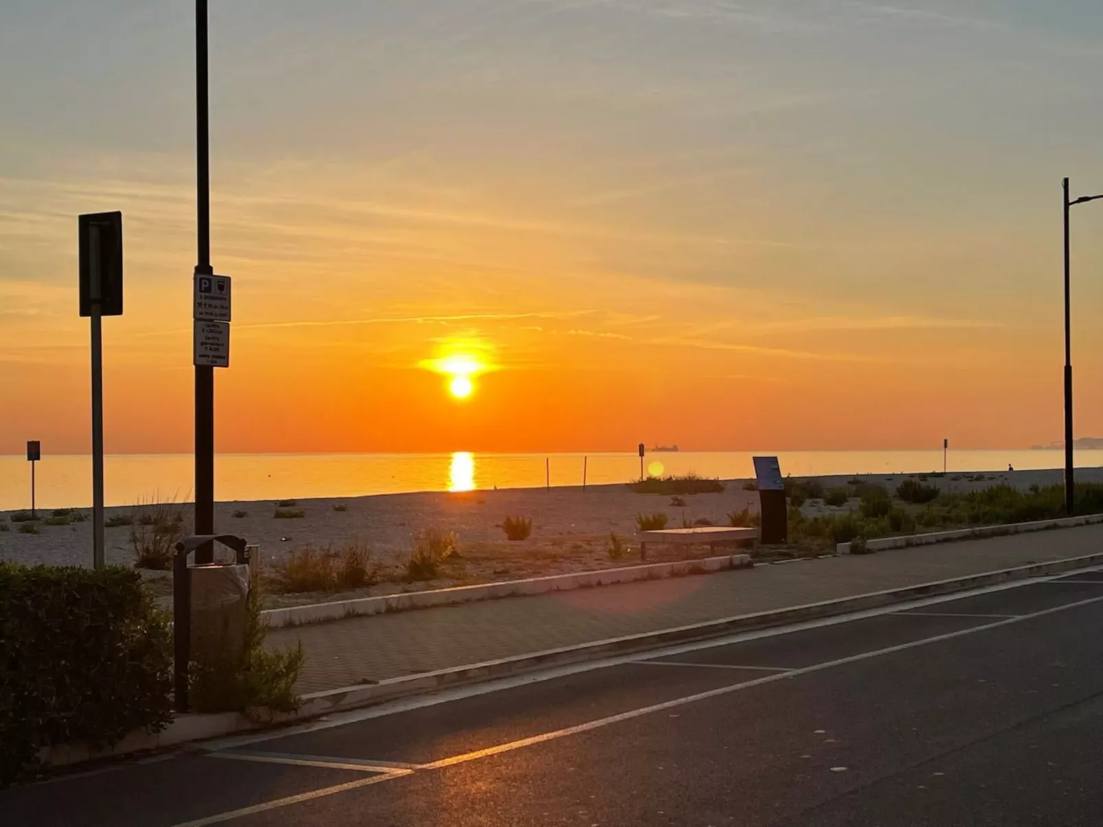 Elegante Villa am Strand, Jacuzzi und Garten-Buiten