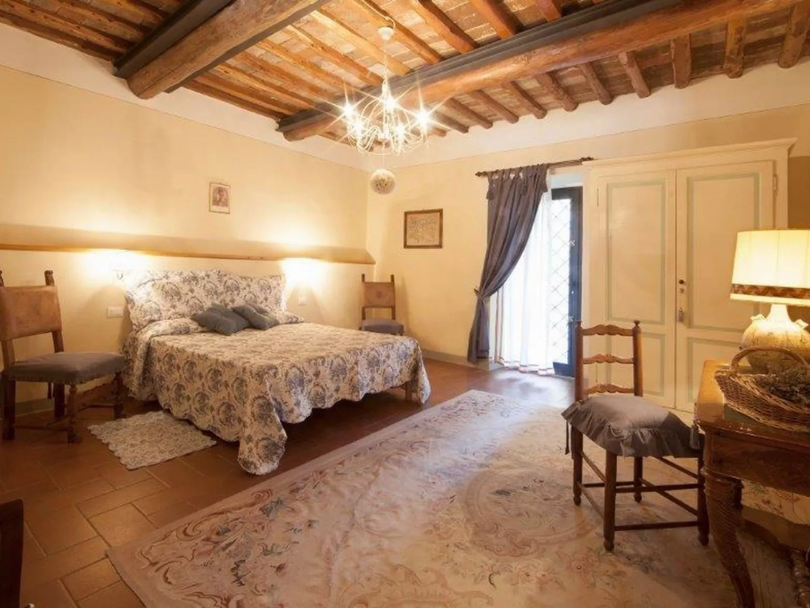 "Melograni capponi-Binnen