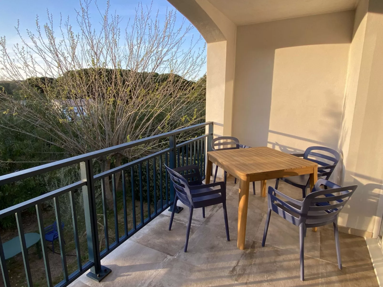 Pinu - Les Muriers-Buiten